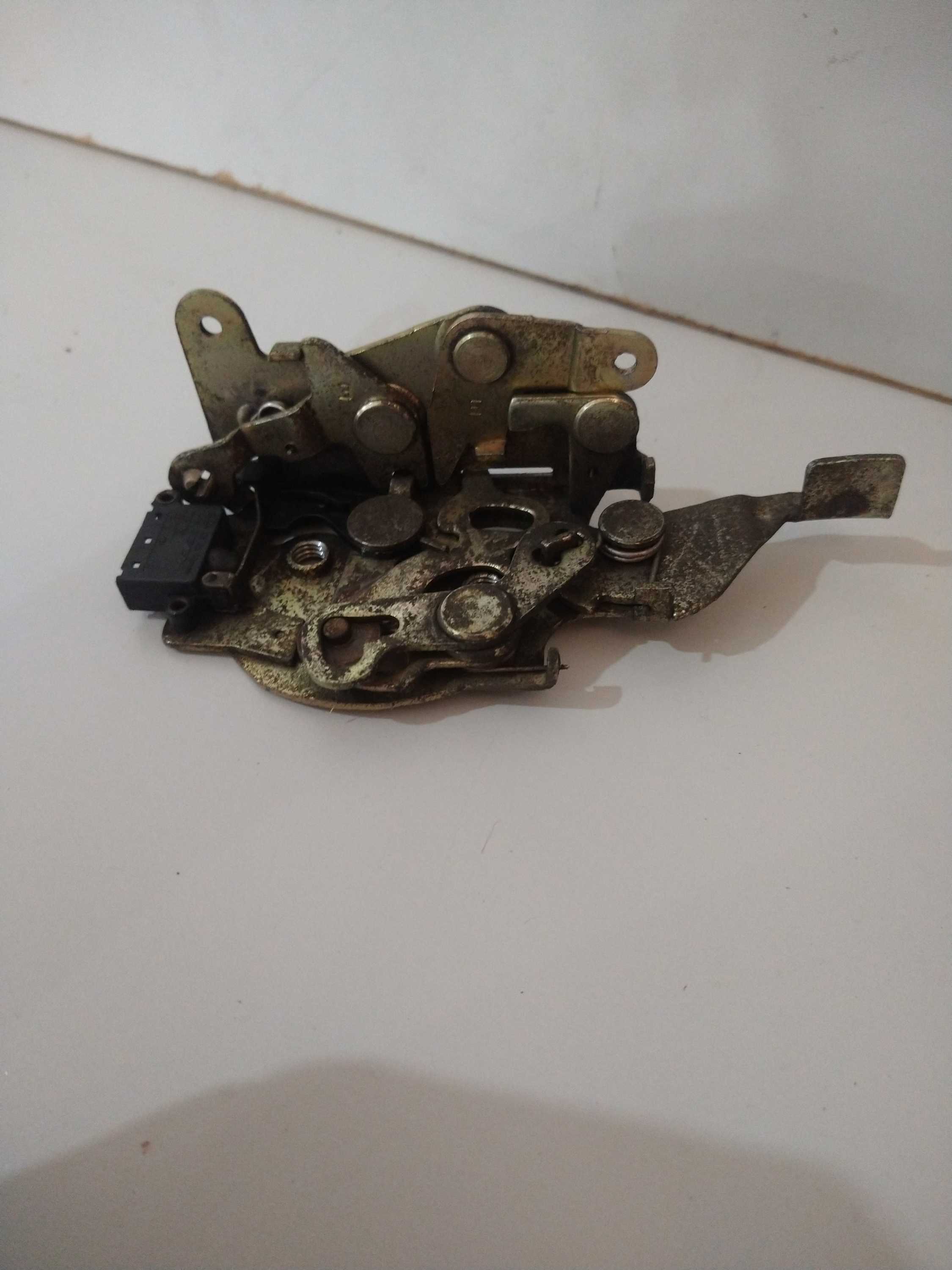 Fechadura Porta Traseira Esquerda Uno 1995 Usado 3