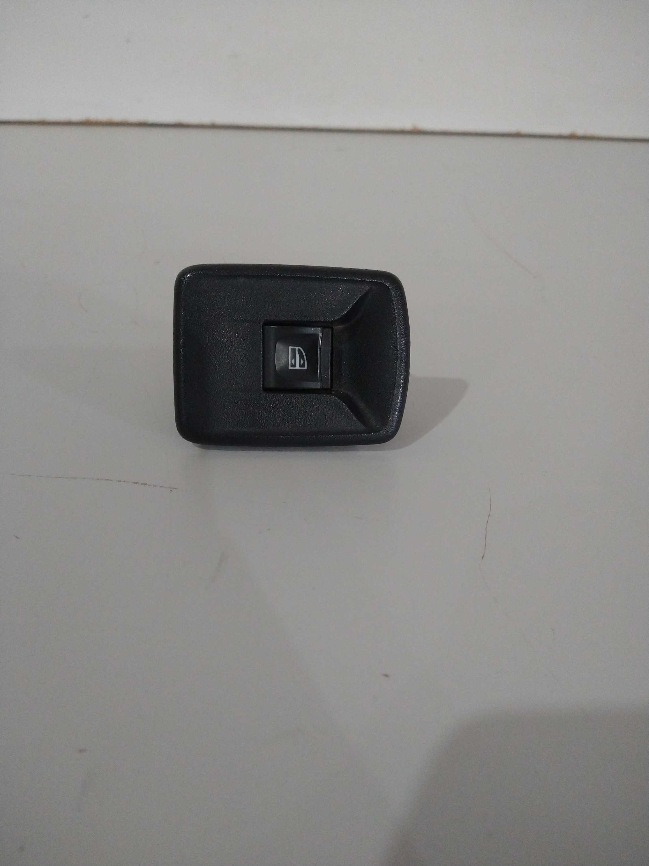 Botão Vidro Elétrico L/d Sandero 2016 Usado Original