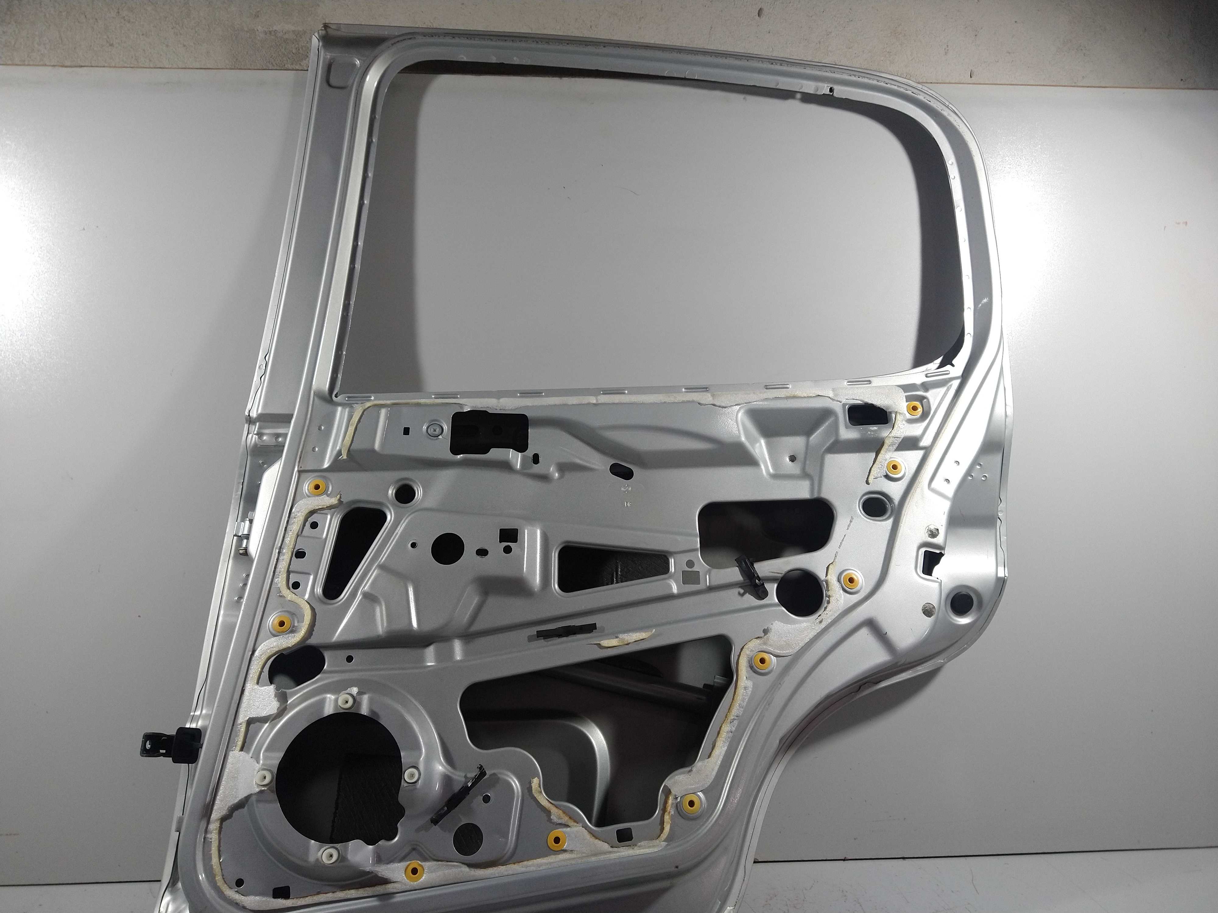 Porta Traseira Direita Fiat Uno Vivace 2013 Usado Origin Traseira Direita Prateado 9