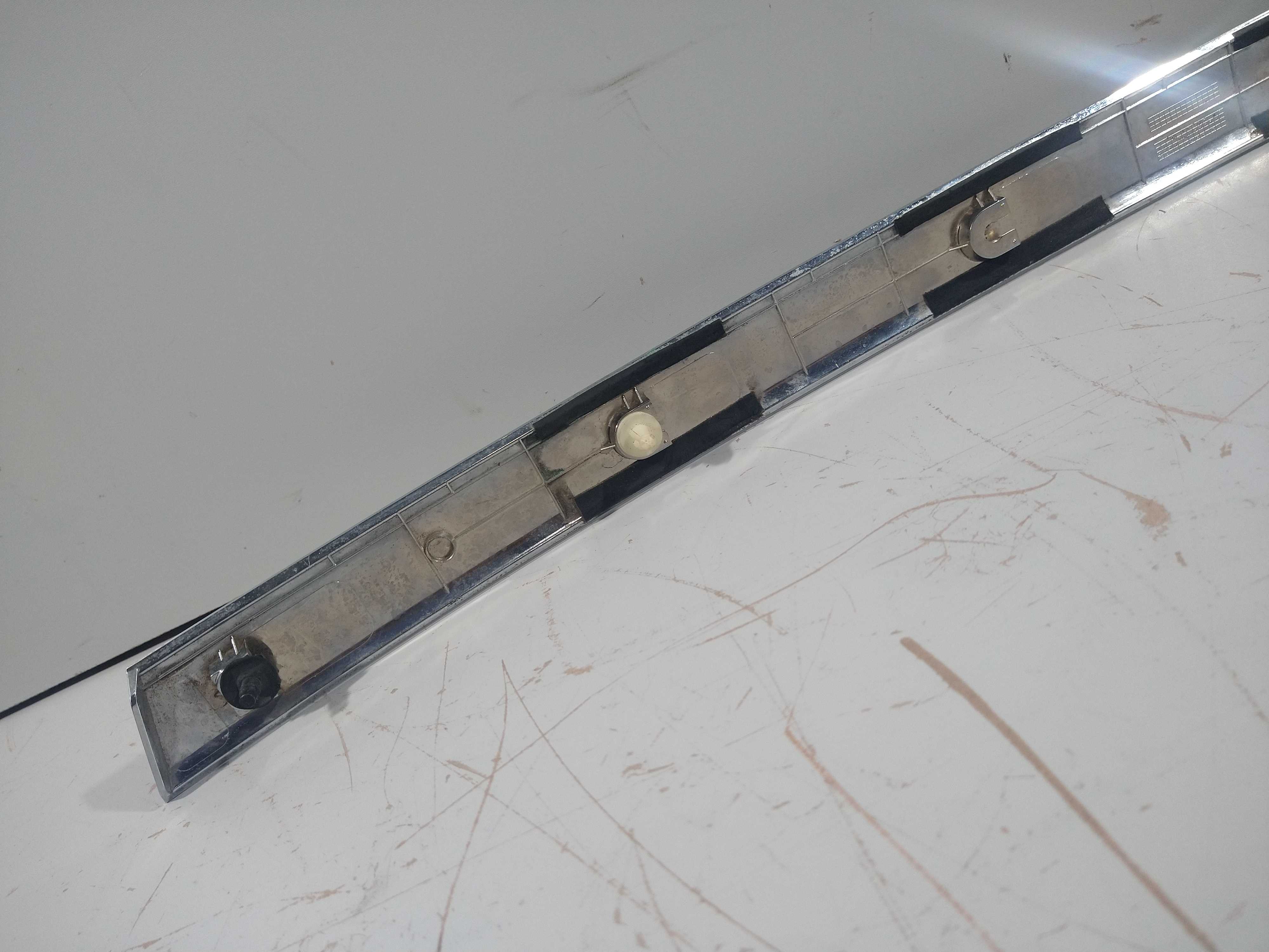 Friso Tampa Traseira Chevrolet Captiva 2008 Usado Original 8