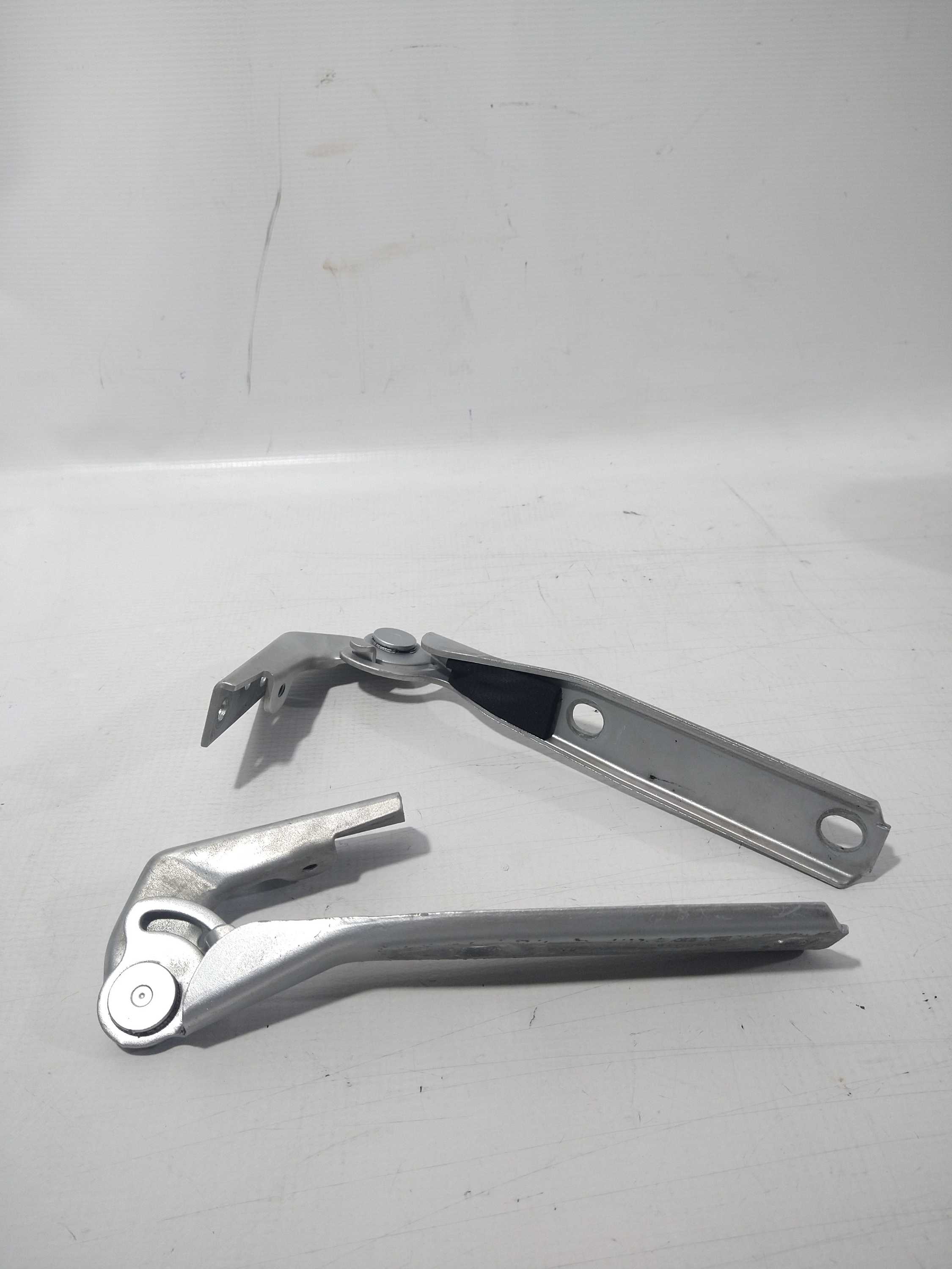 Kit Par Dobradiças Do Capô Passat Alemão / Audi A4 3