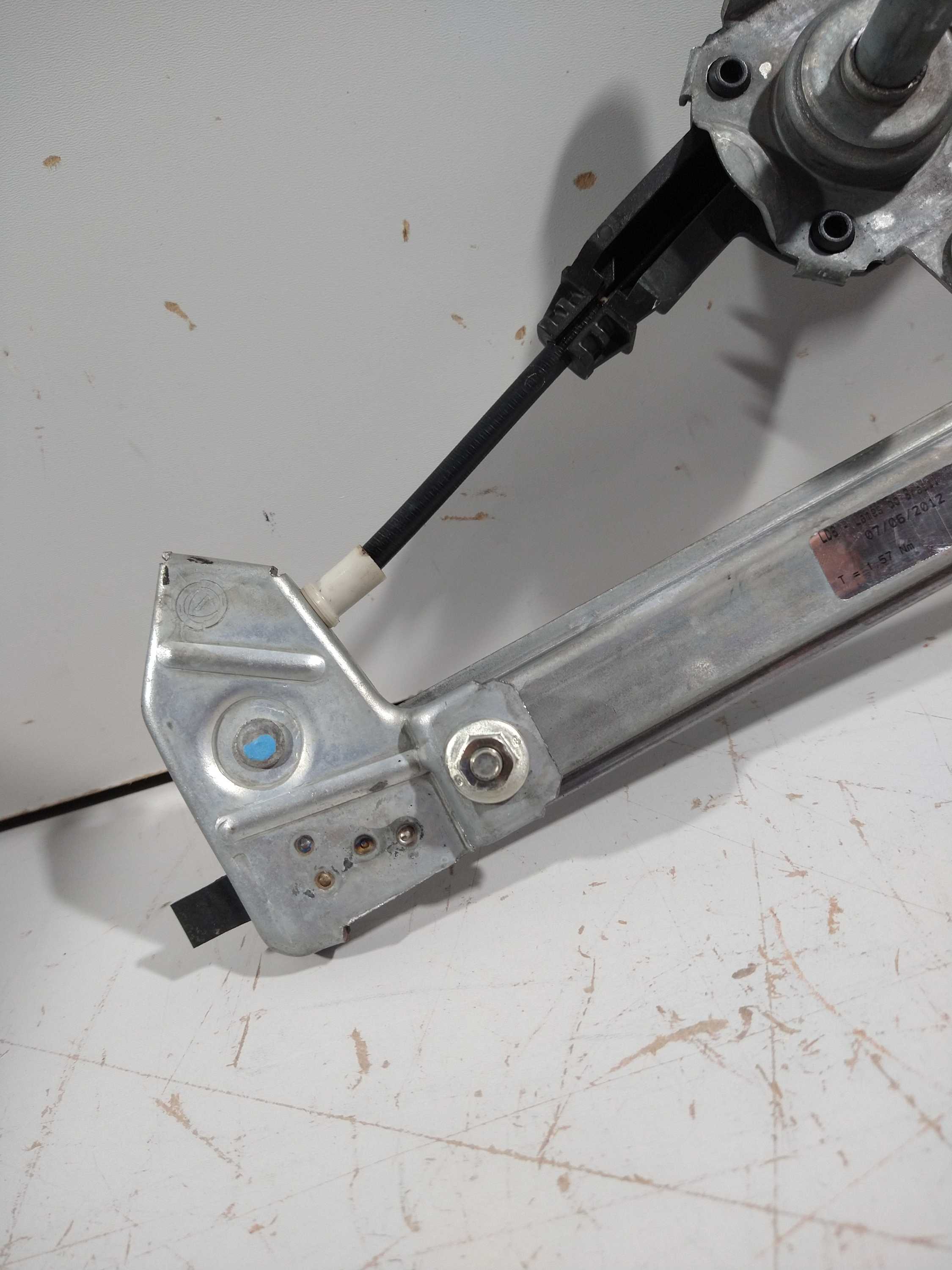 Maquina Vidro Manual Traseira L/e Uno Vivace/attractive 2