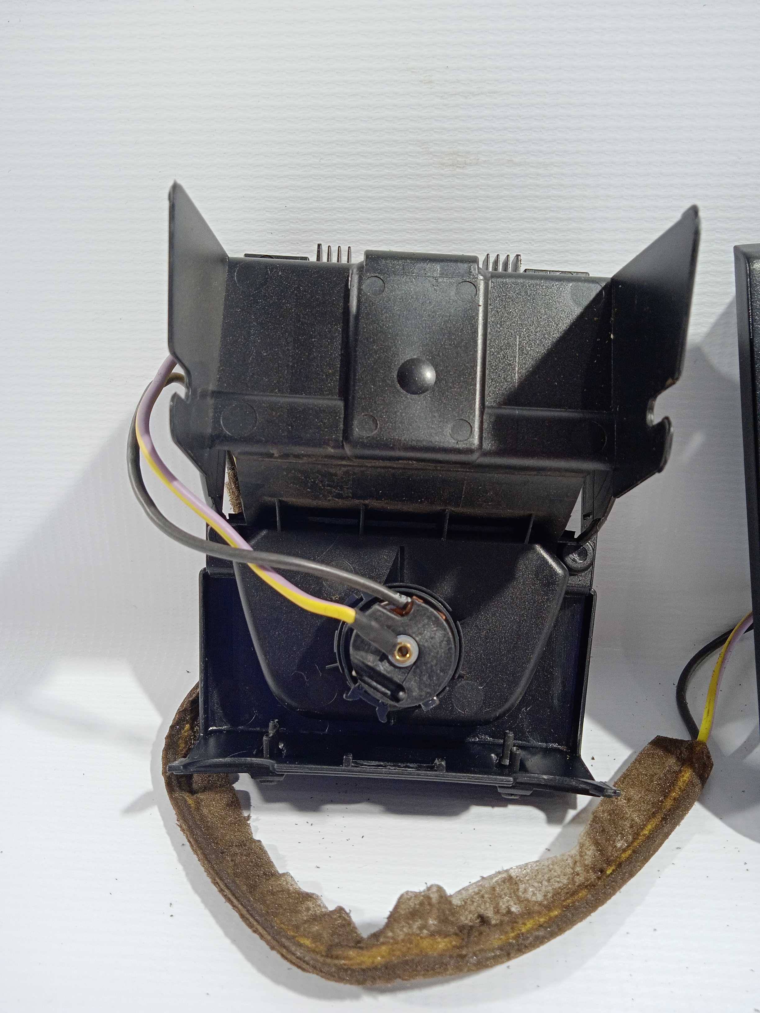 Terminal Tomada 12v Volvo Xc90 2010 Usado Original 4