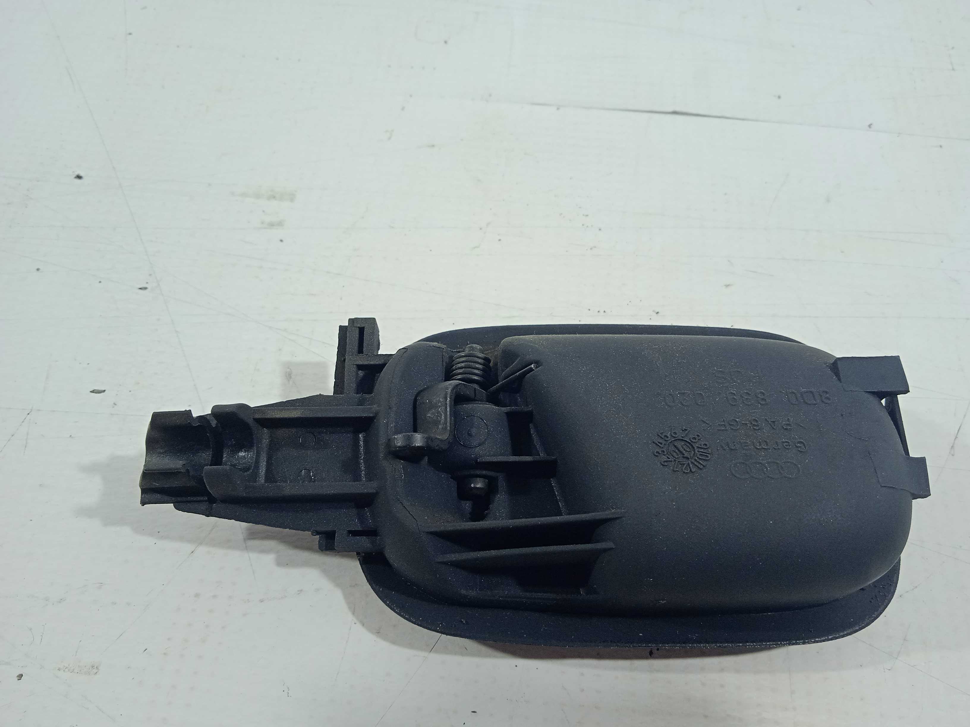 Maçaneta Interna Da Porta Traseira Direita Audi A4 8d0839020 2