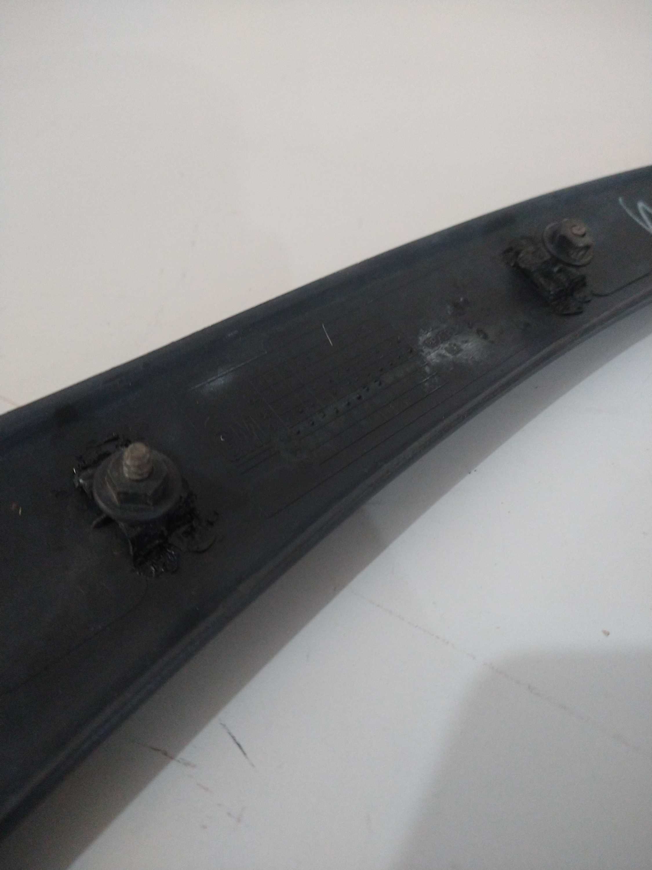 Moldura Acabamento Lateral Tras L/e Corsa 98 Usado Original