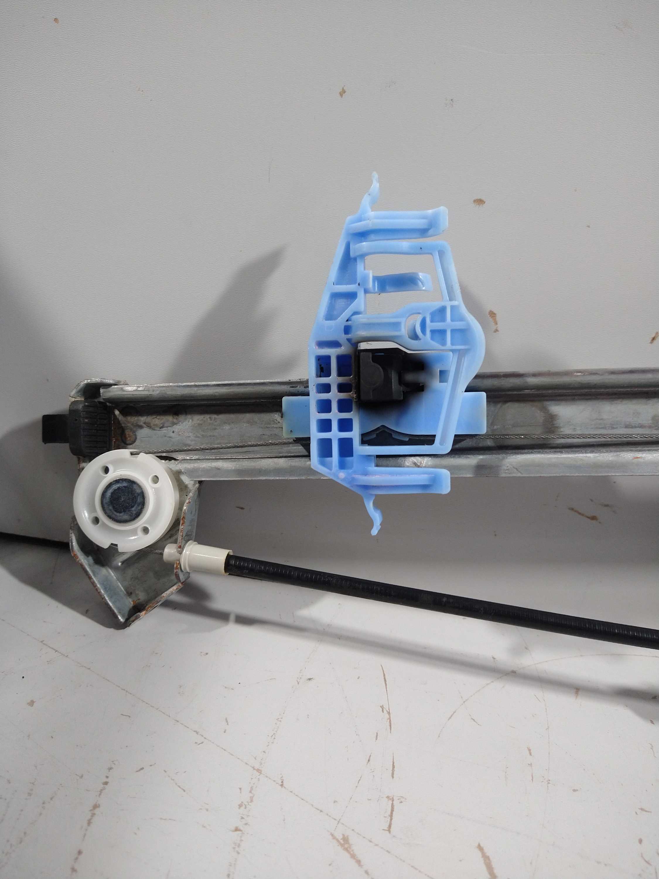 Maquina Vidro Manual Traseira L/d Uno Vivace/attractive 8