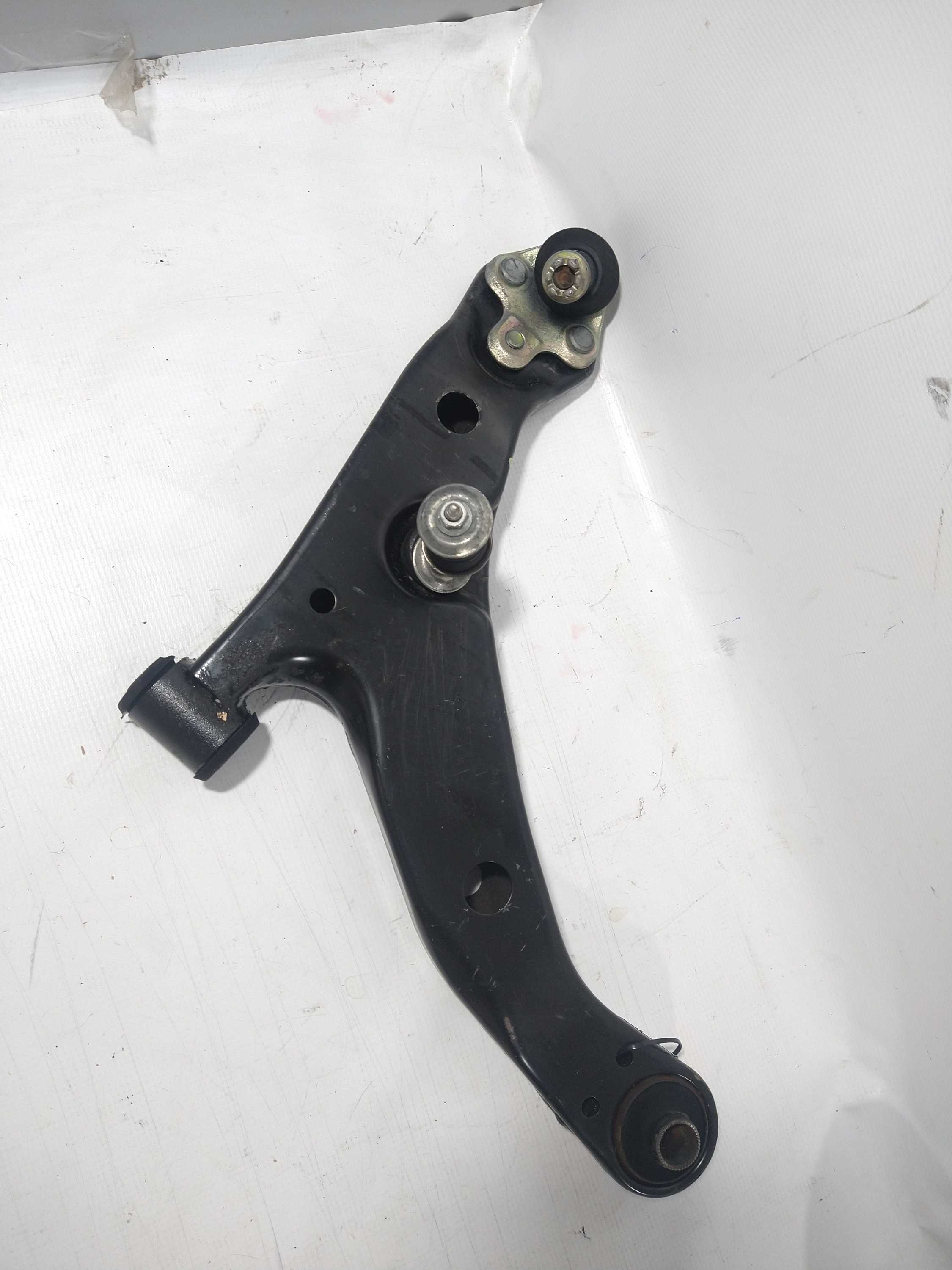 Bandeja Balança Dianteira Direita Toyota Corolla 99/00 2