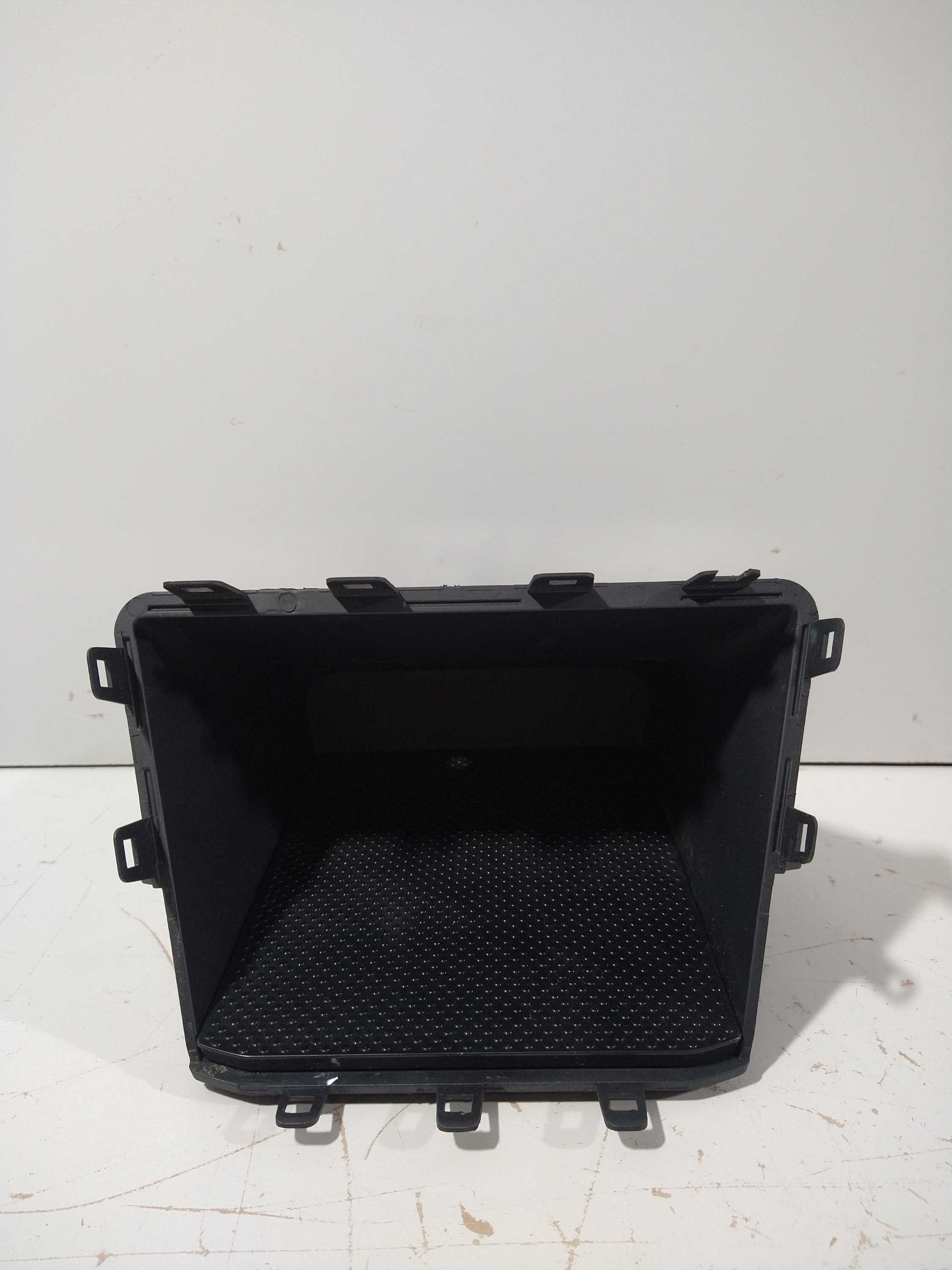 Porta Treco Dianteiro Console Central Vw Polo Msi 2018 Usado