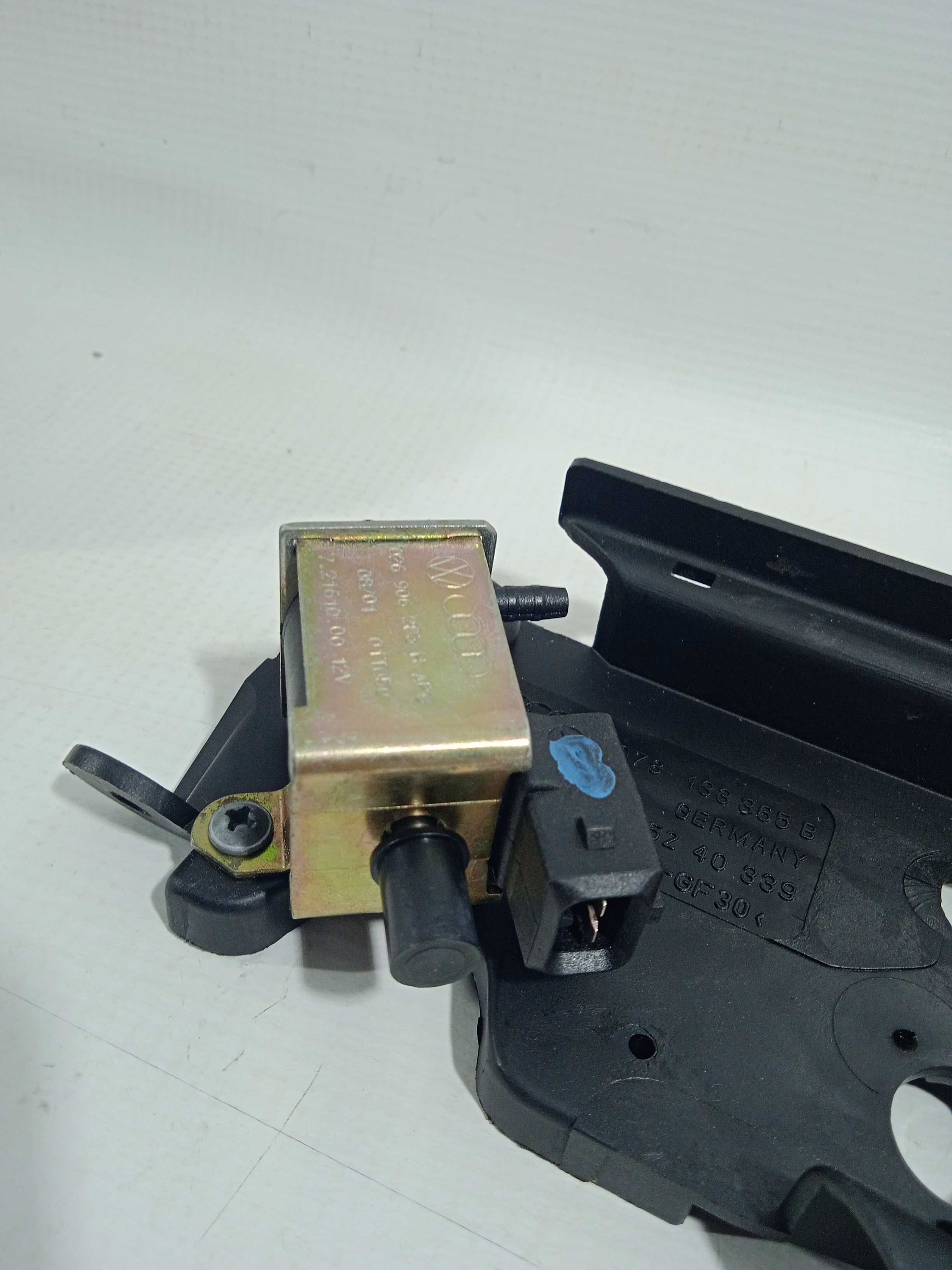 Placa Com Solenoede Da Valvula Vacuo Audi A4 2001 2