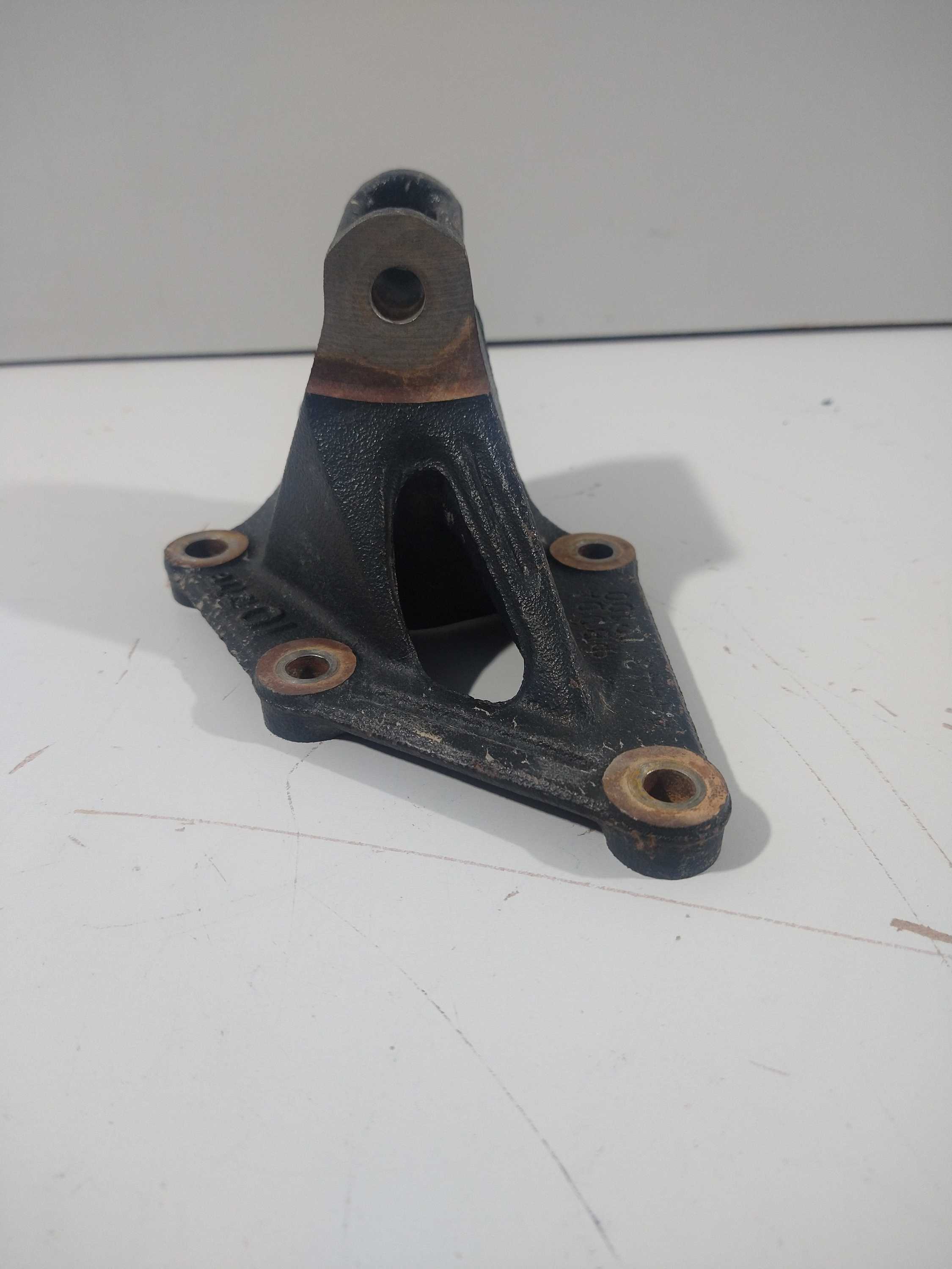 Suporte Inferior Da Bomba Hidráulica Toyota Corolla 99 1.8 U 2