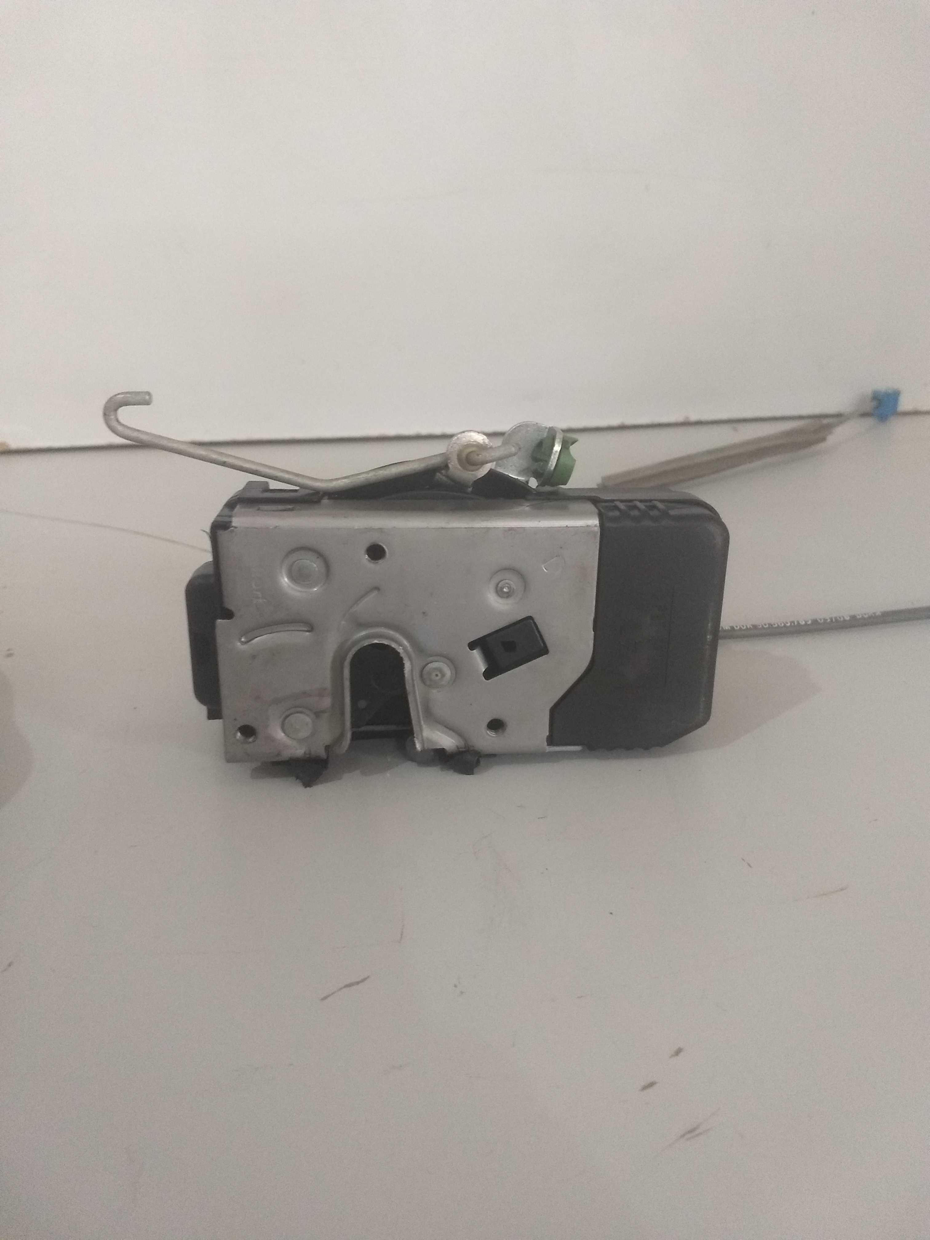 Trava Da Porta Dianteira L/e Zafira 2008 Usado Original 3