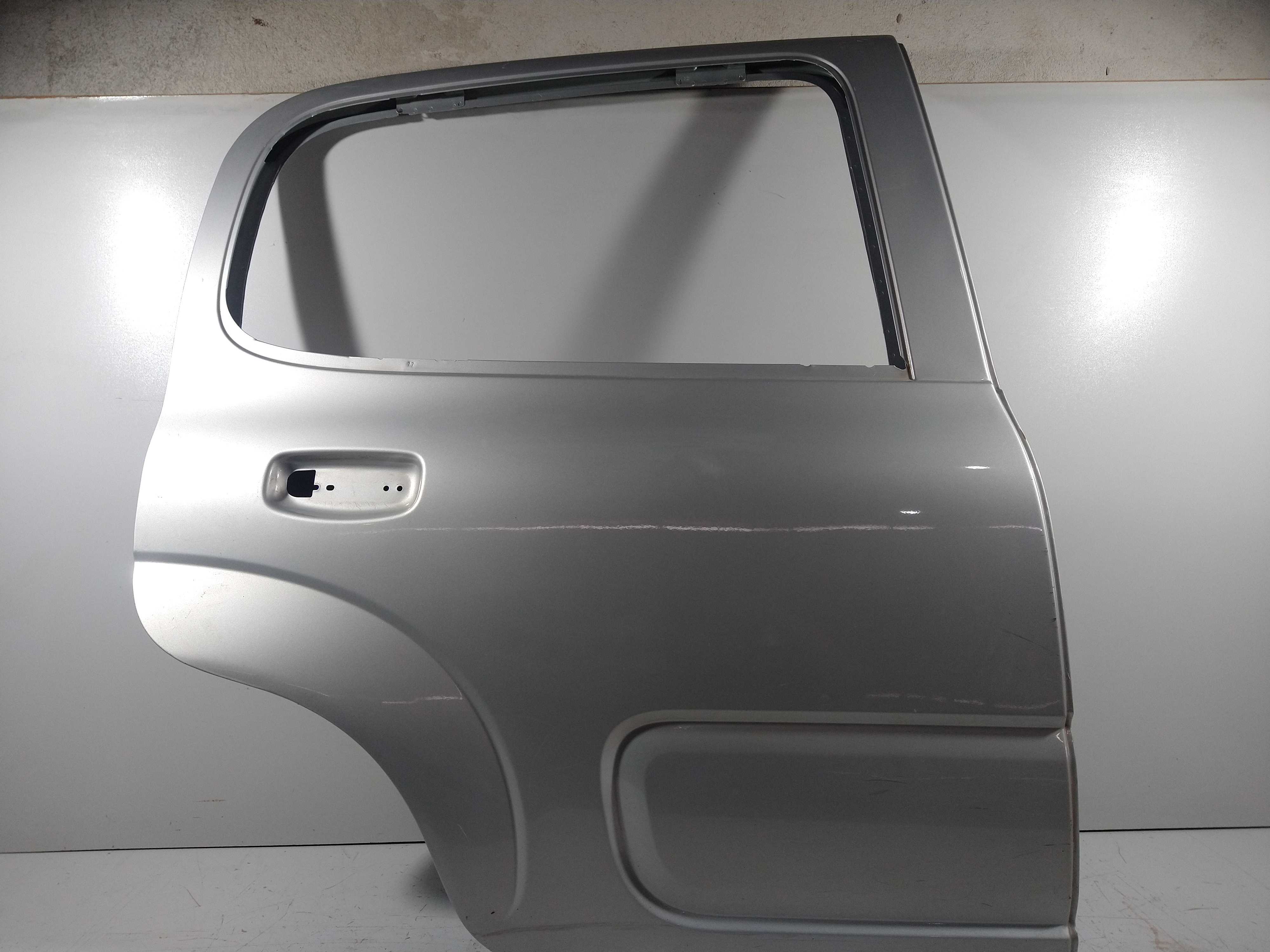 Porta Traseira Direita Fiat Uno Vivace 2013 Usado Origin Traseira Direita Prateado 4