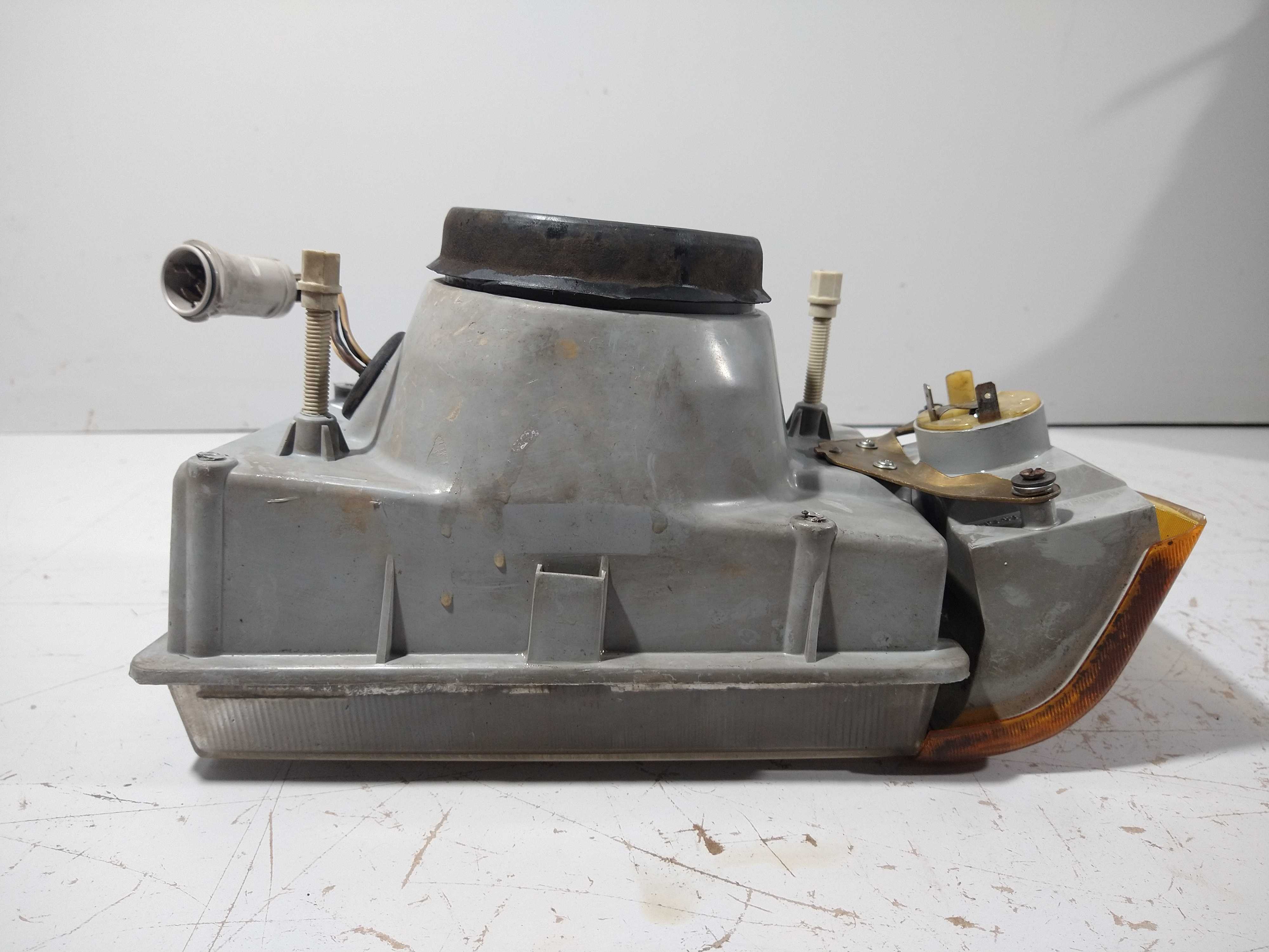 Farol Lado Direito Gol Cl 1989 Usado  Direito 5