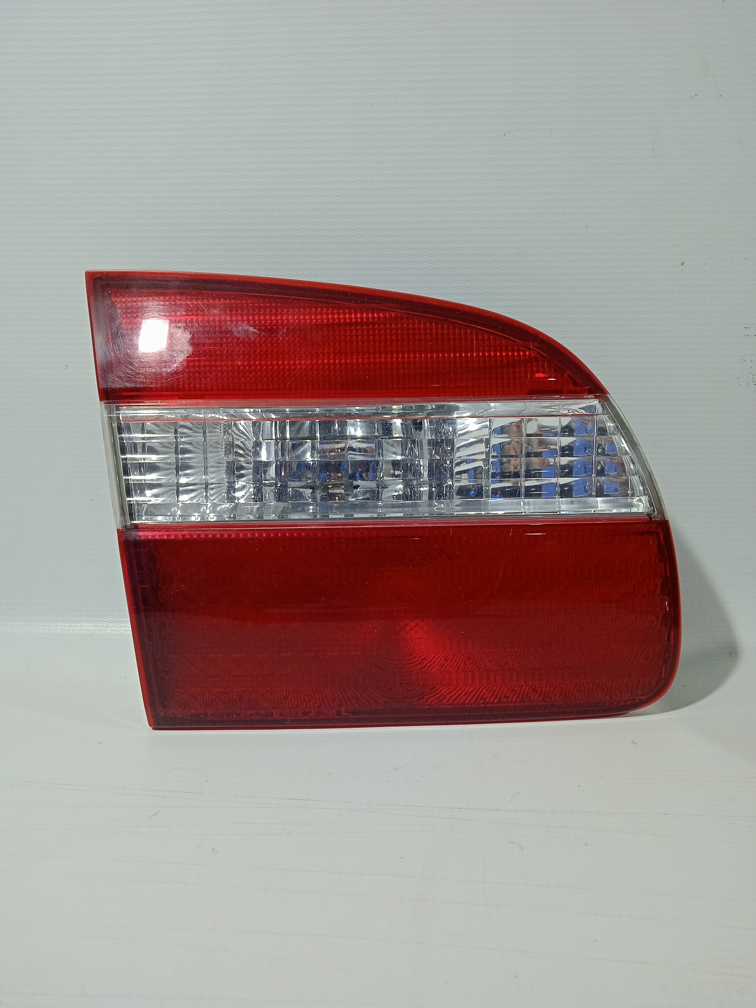 Lanterna Traseira Tampa L/e Toyota Corolla 99 2