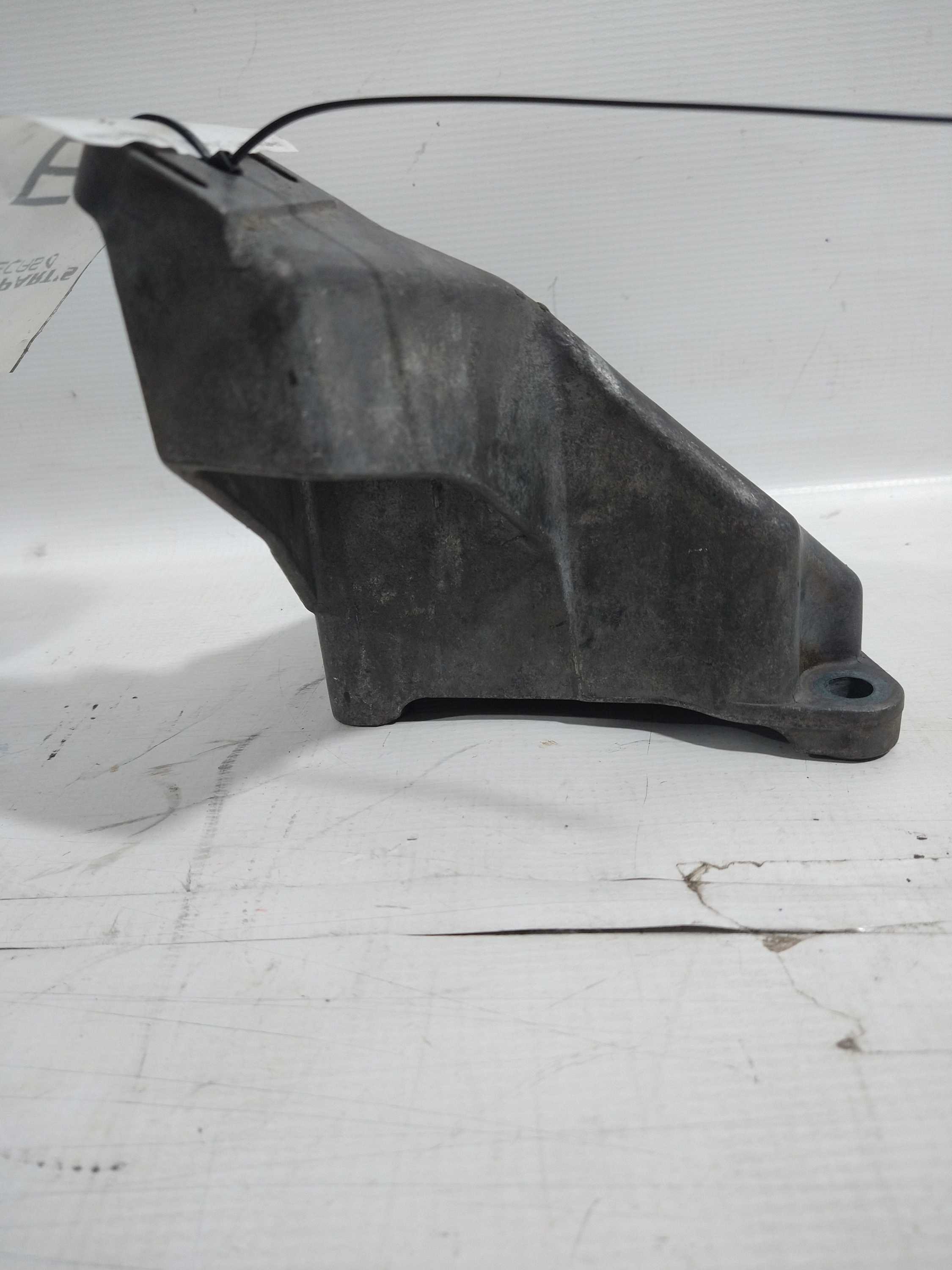 Suporte Coxim Lado Esquerdo Motor Audi A4 2.4 V6 2001  Usado 2