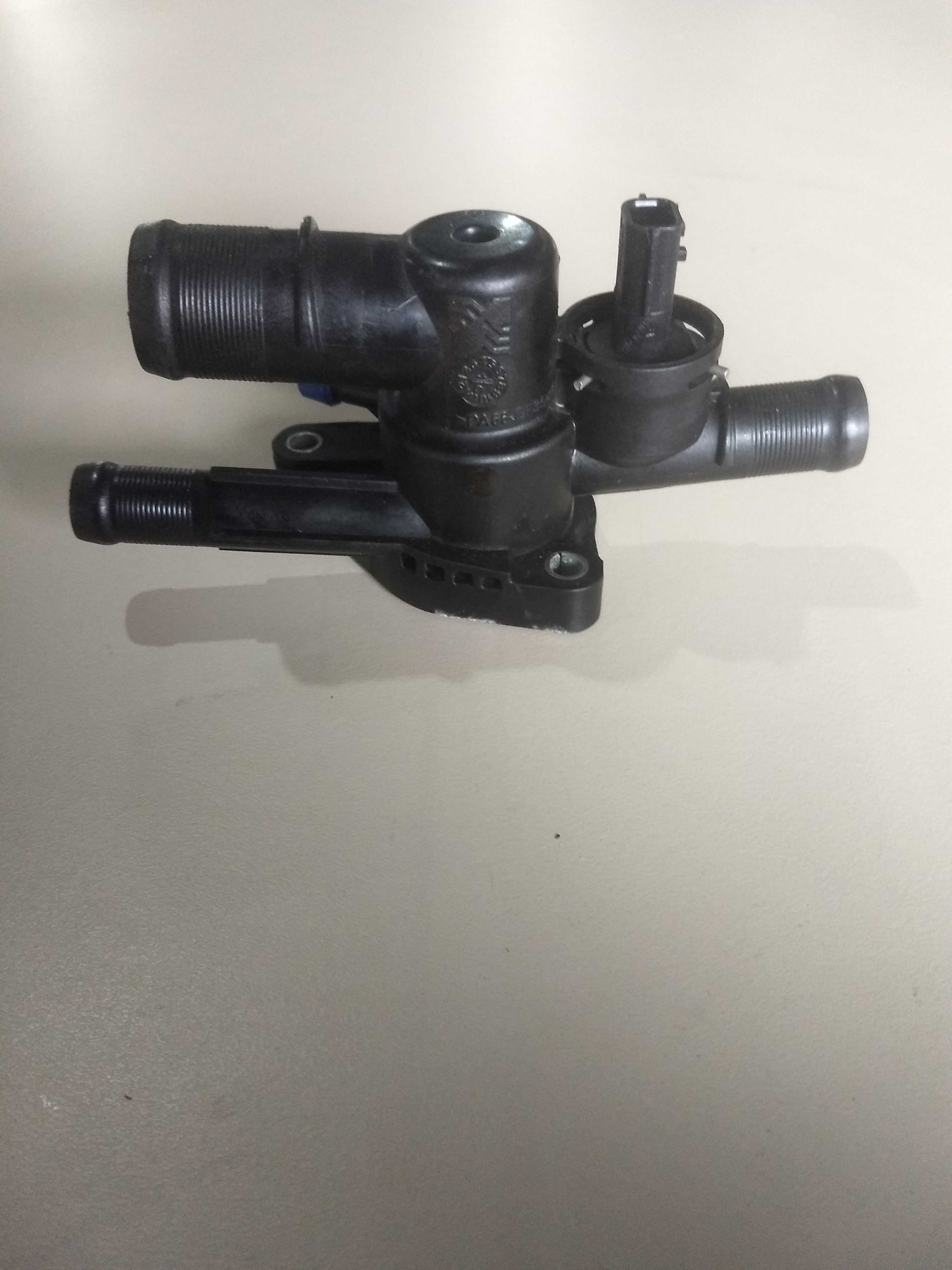 Carcaça C/válvula Termostática  Sandero 1.0 3c Usado 4