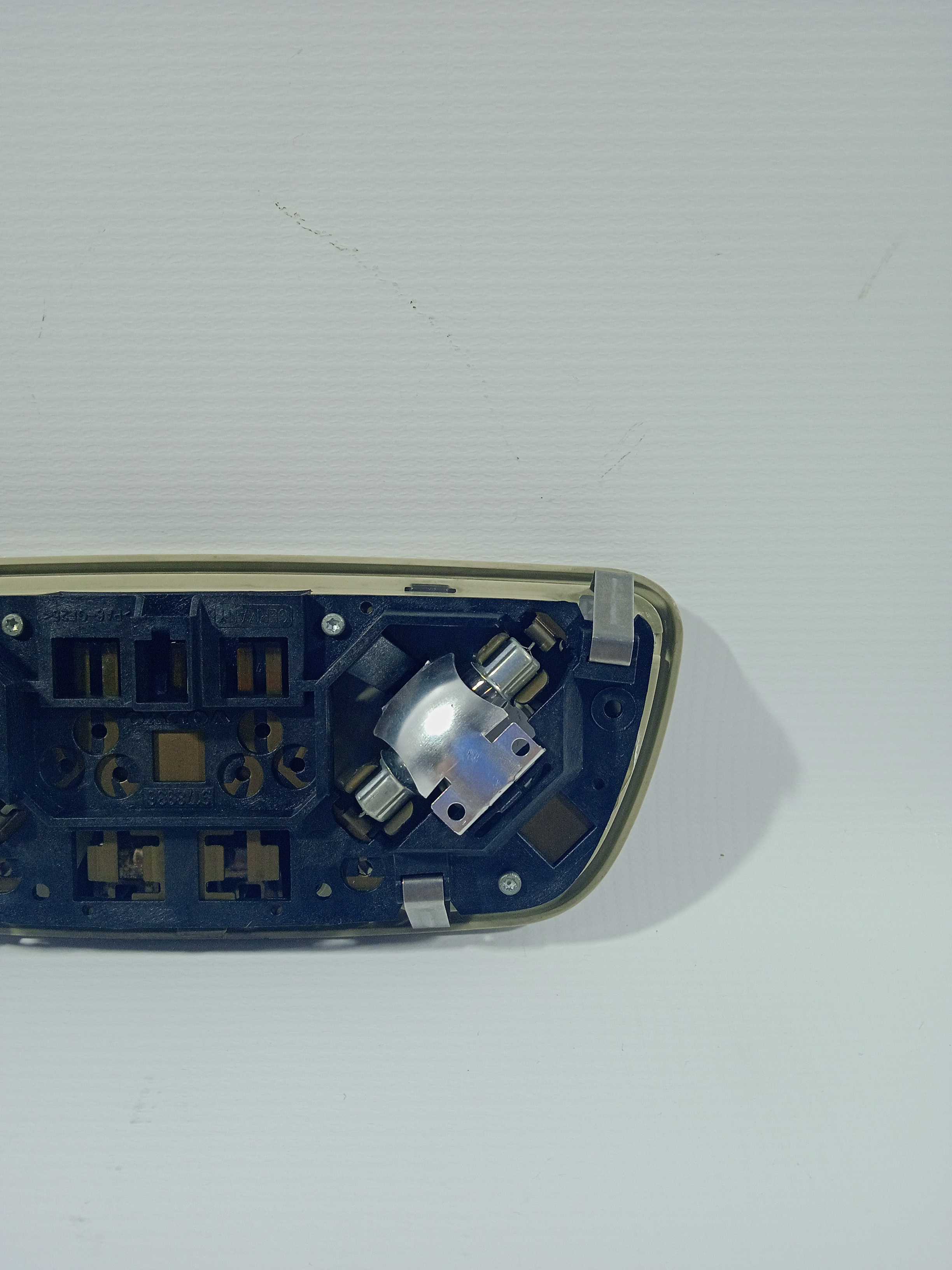 Luz Cortesia Teto Tras Volvo Xc90 2010 Usado Original 2
