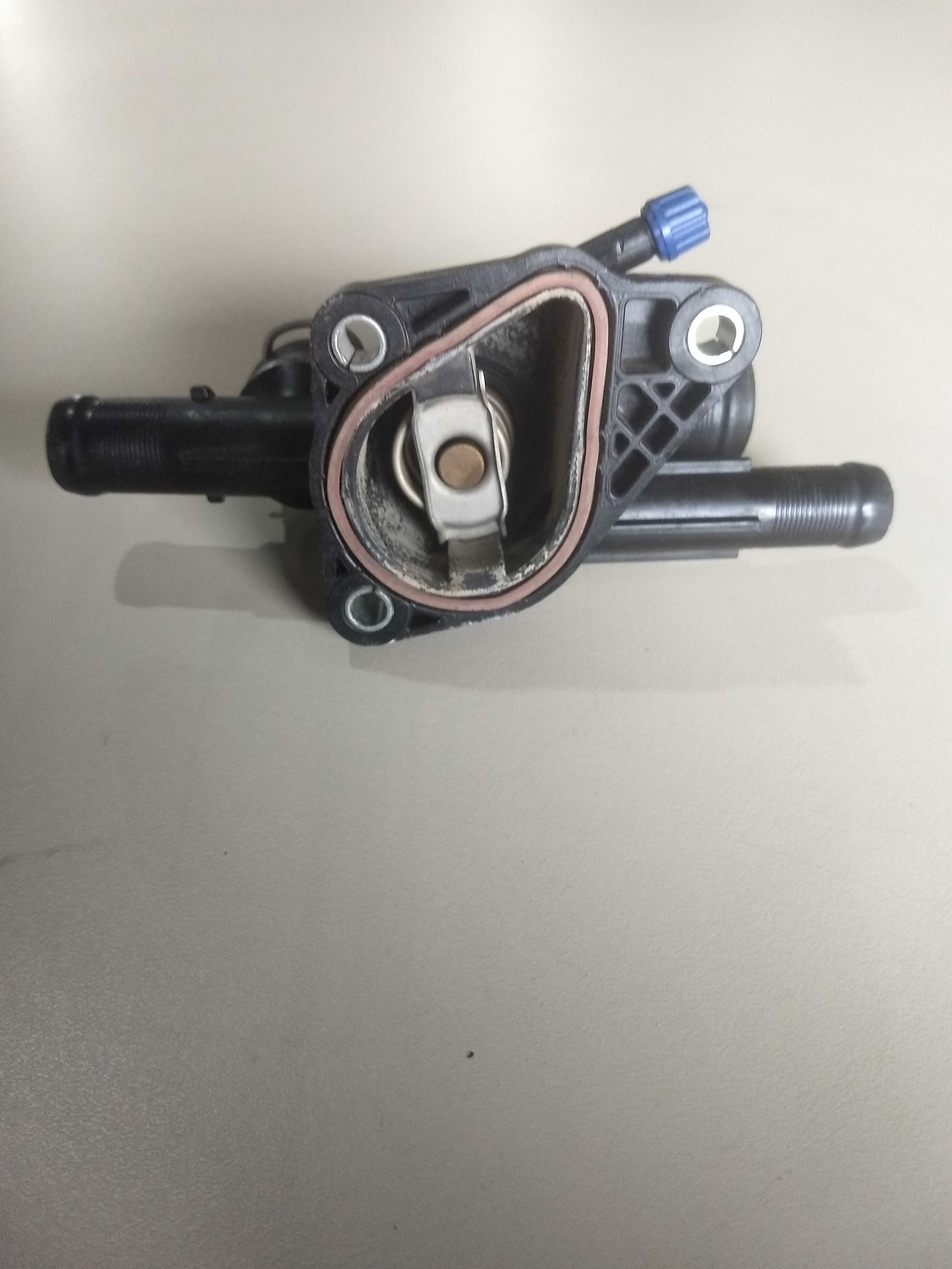 Carcaça C/válvula Termostática  Sandero 1.0 3c Usado 5