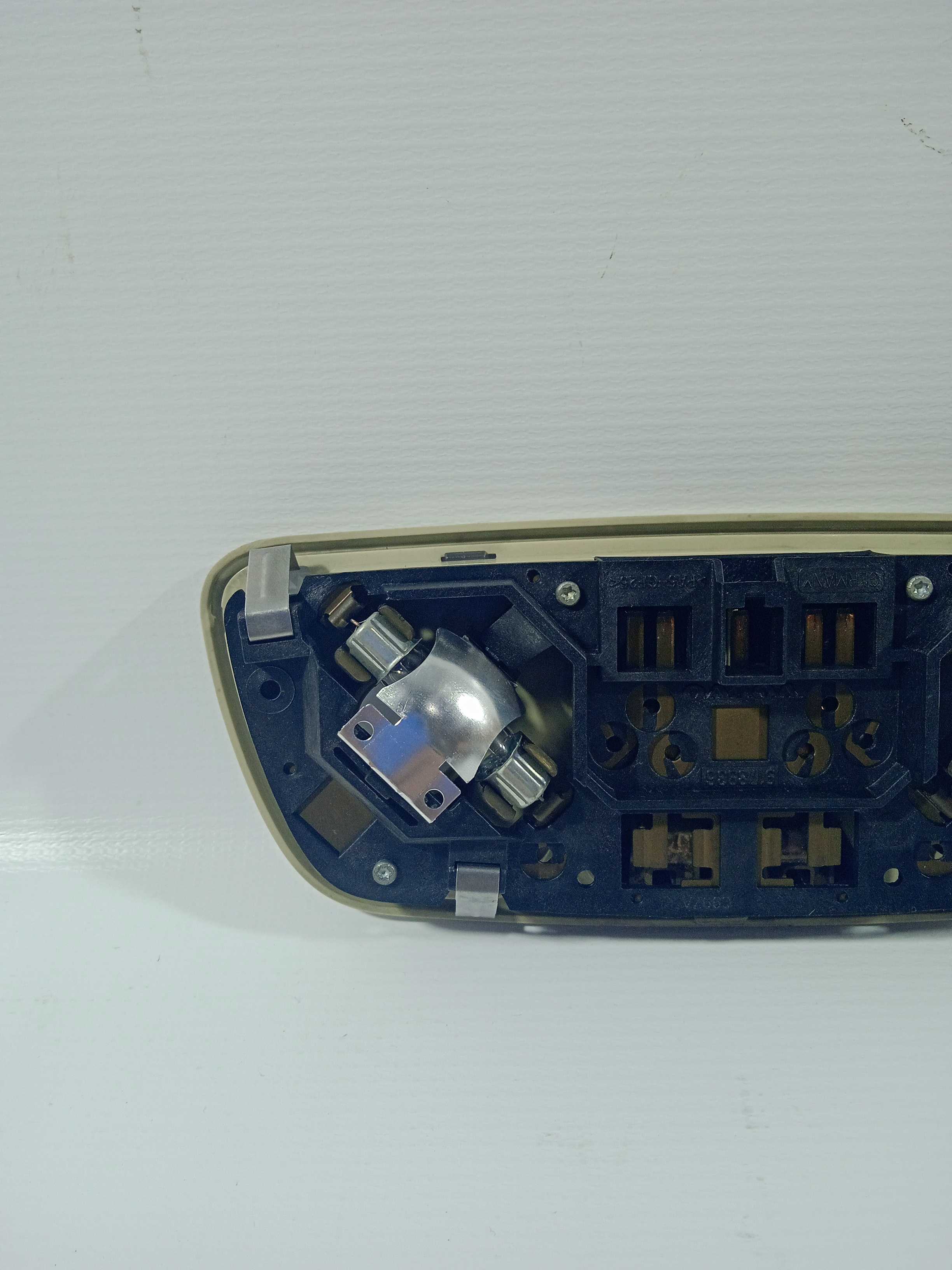 Luz Cortesia Teto Tras Volvo Xc90 2010 Usado Original 4