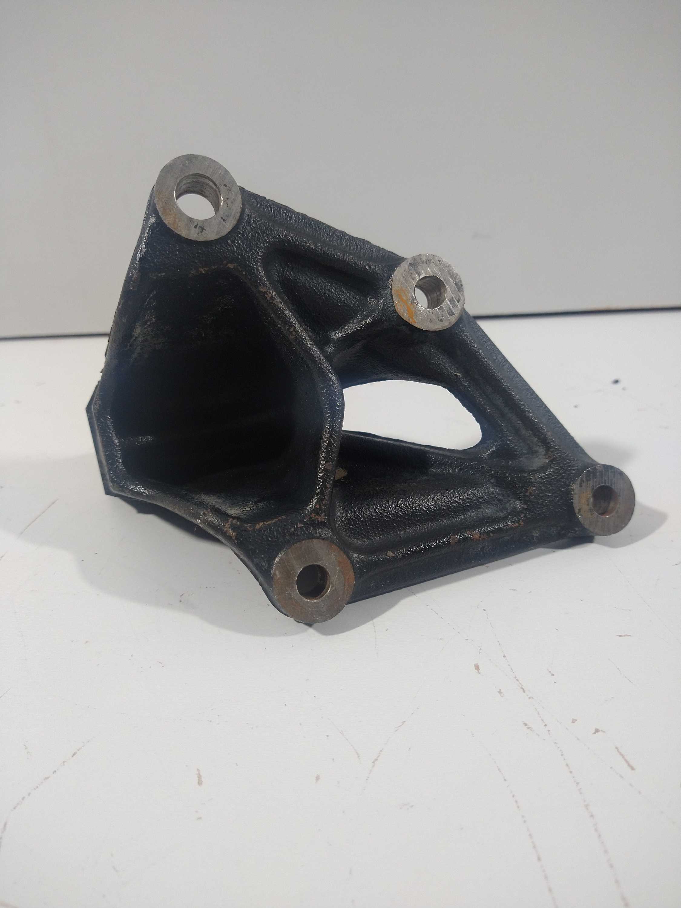 Suporte Inferior Da Bomba Hidráulica Toyota Corolla 99 1.8 U 4