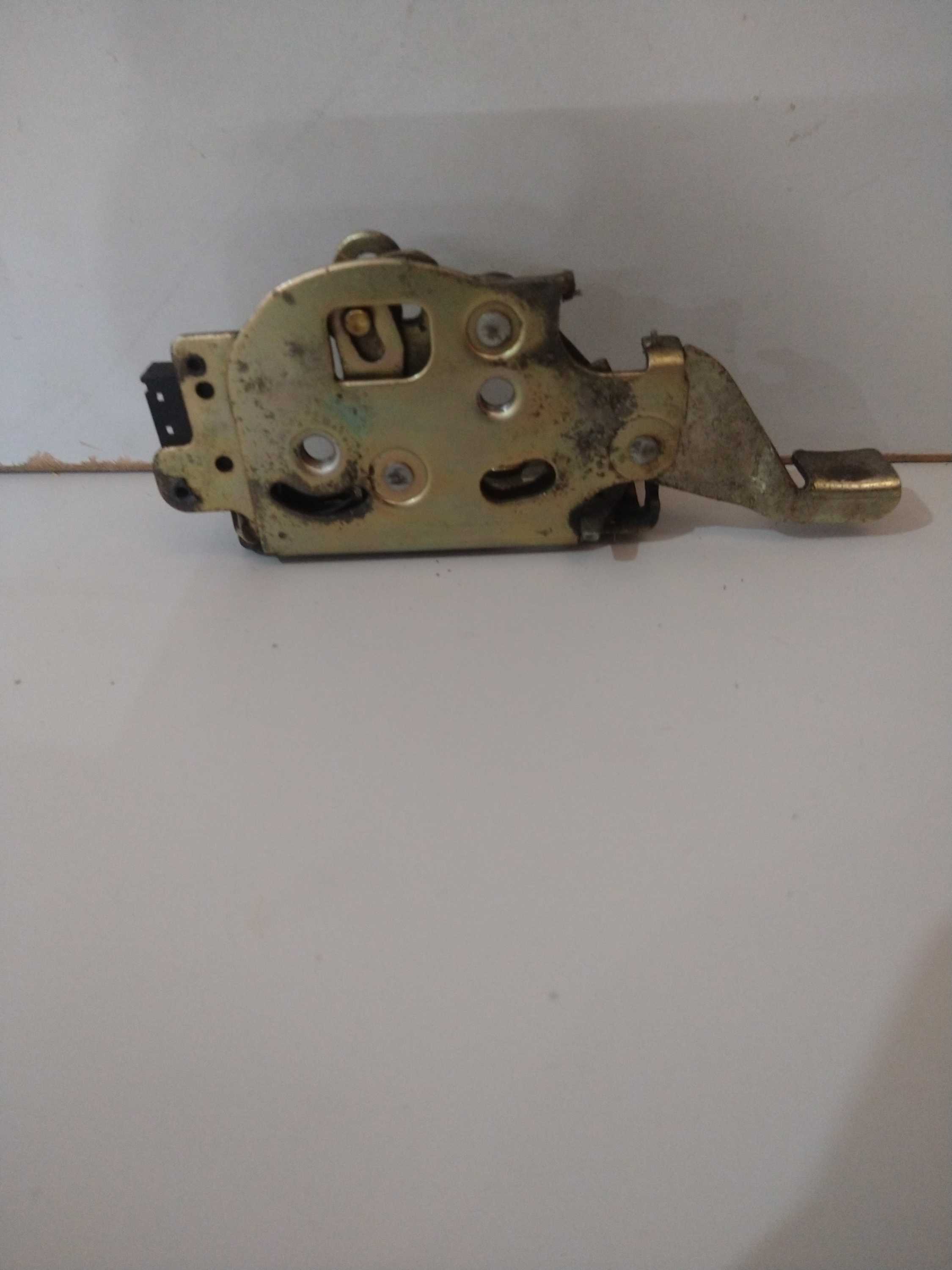Fechadura Porta Traseira Esquerda Uno 1995 Usado