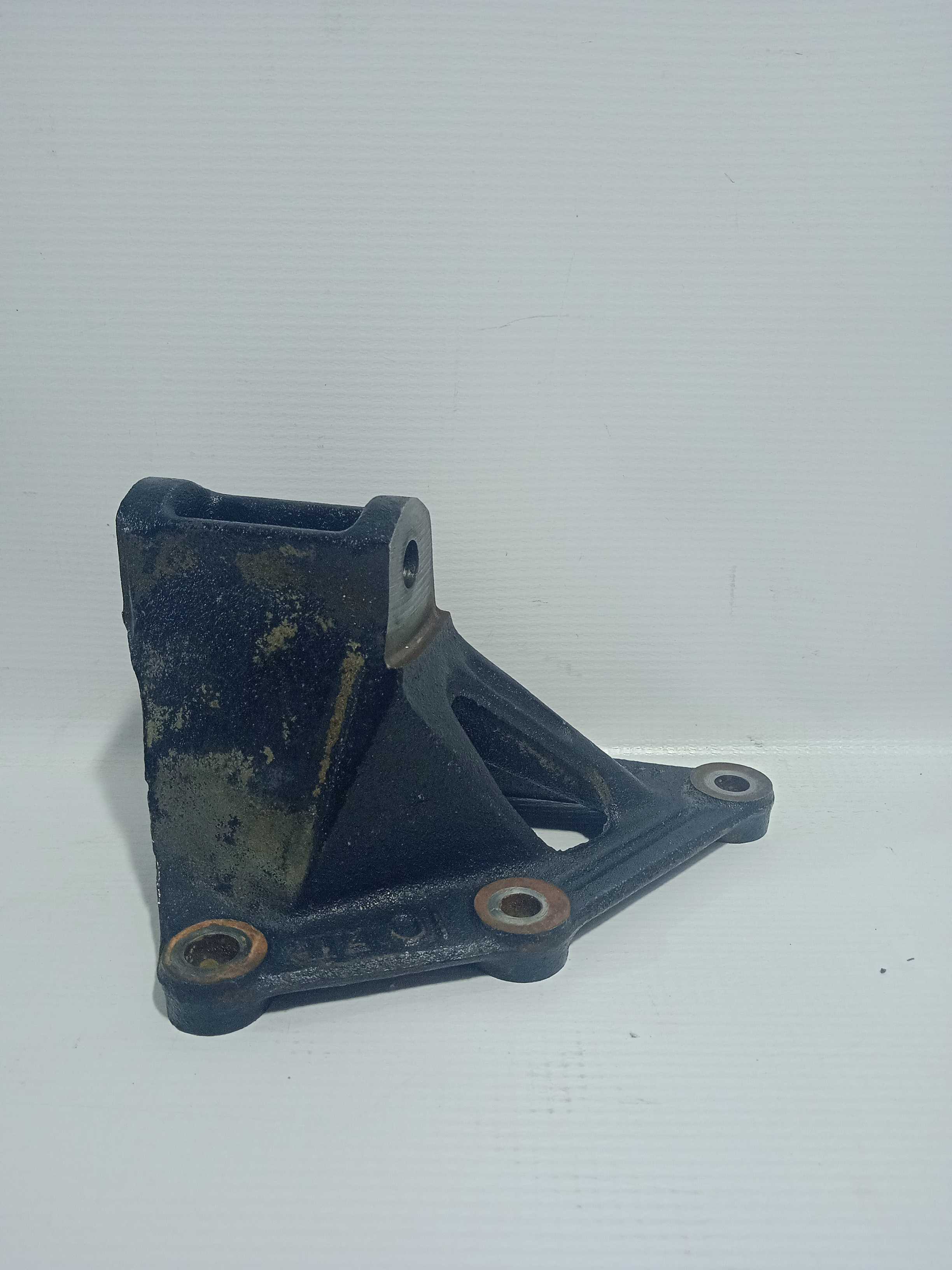 Suporte Inferior Da Bomba Hidraulica Toyota Corolla 99 1.8 2