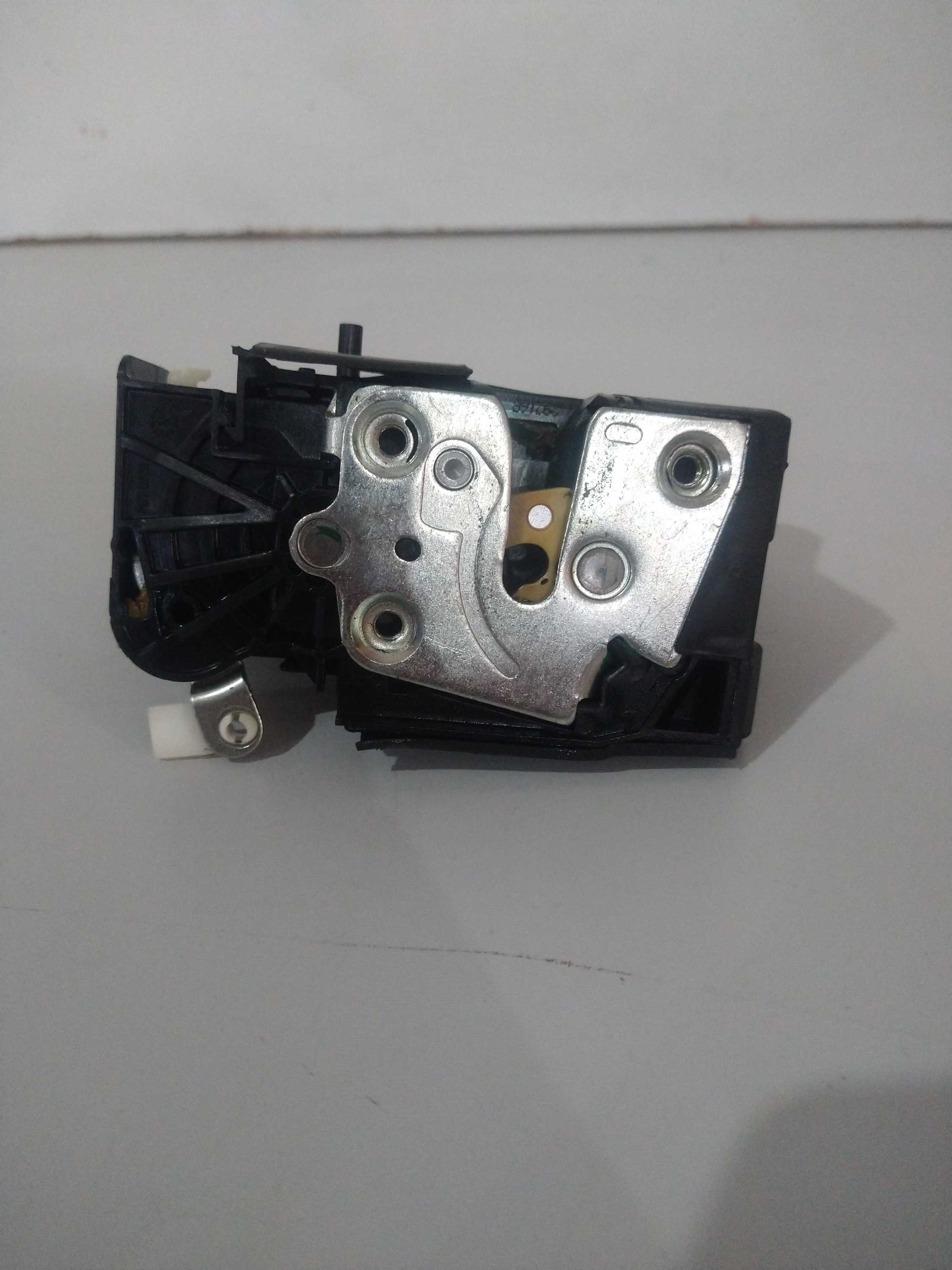 Fechadura Elétrica Traseira L/d Sandero 2016 Usado Original 5