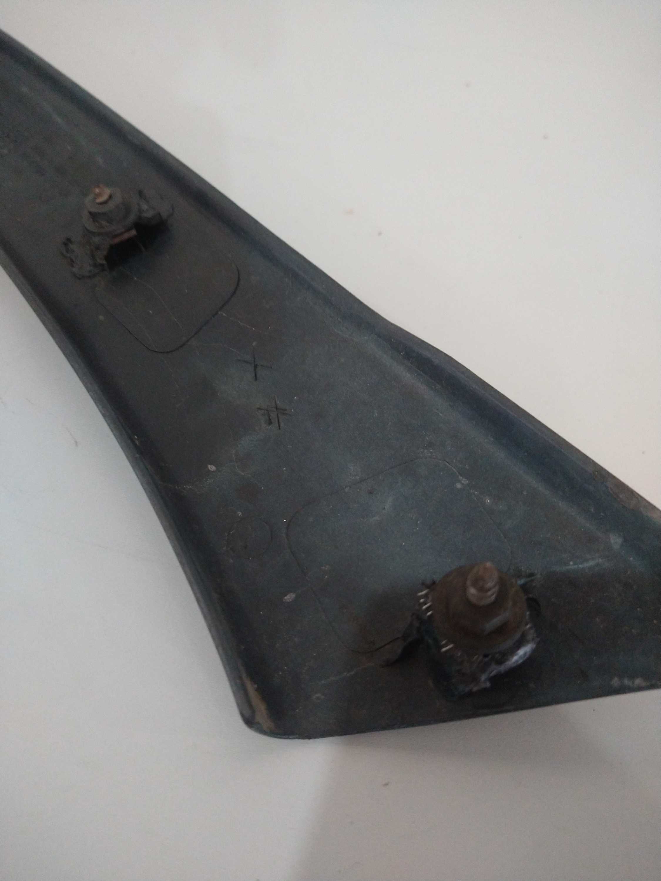 Moldura Acabamento Lateral L/d Corsa Sedan 98 Usado Original Azul 3