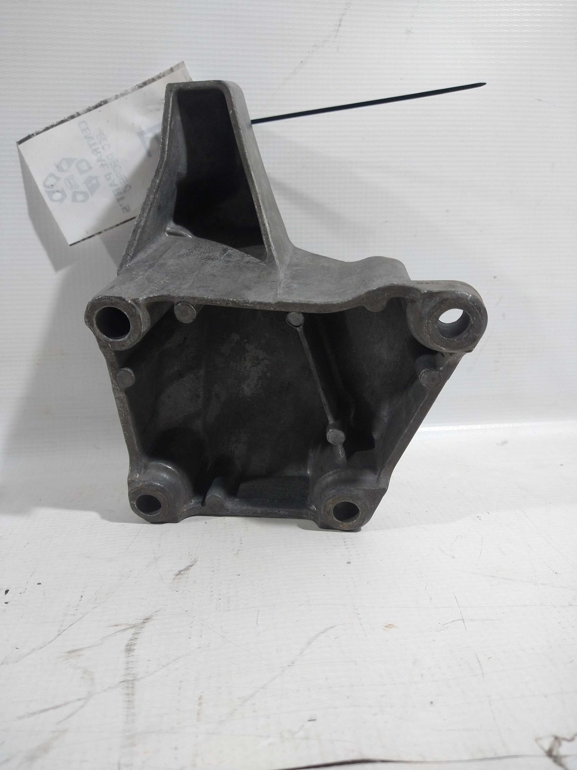 Suporte Coxim Lado Esquerdo Motor Audi A4 2.4 V6 2001  Usado 3