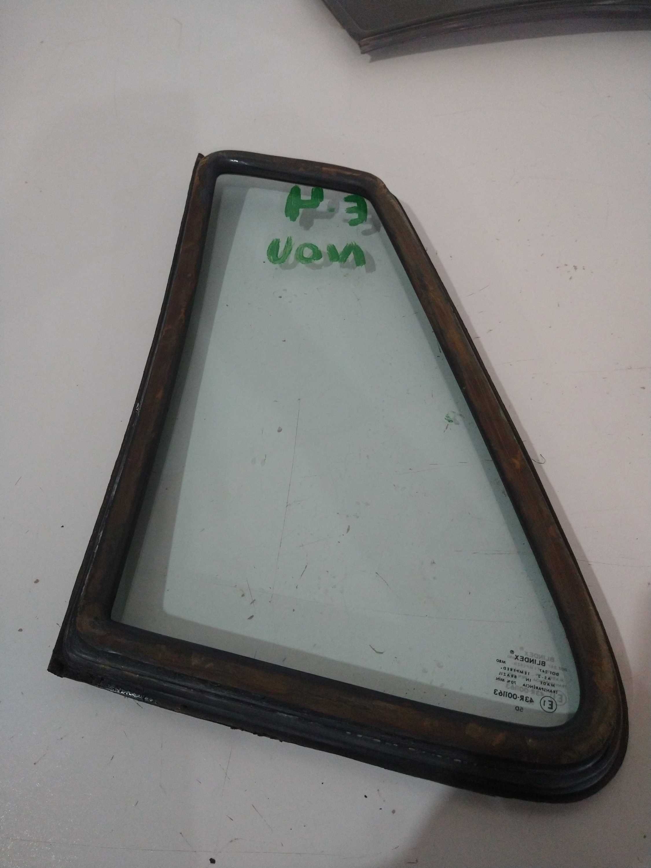Vidro Fixo Traseiro L/e Fiat Uno 98 Usado Original