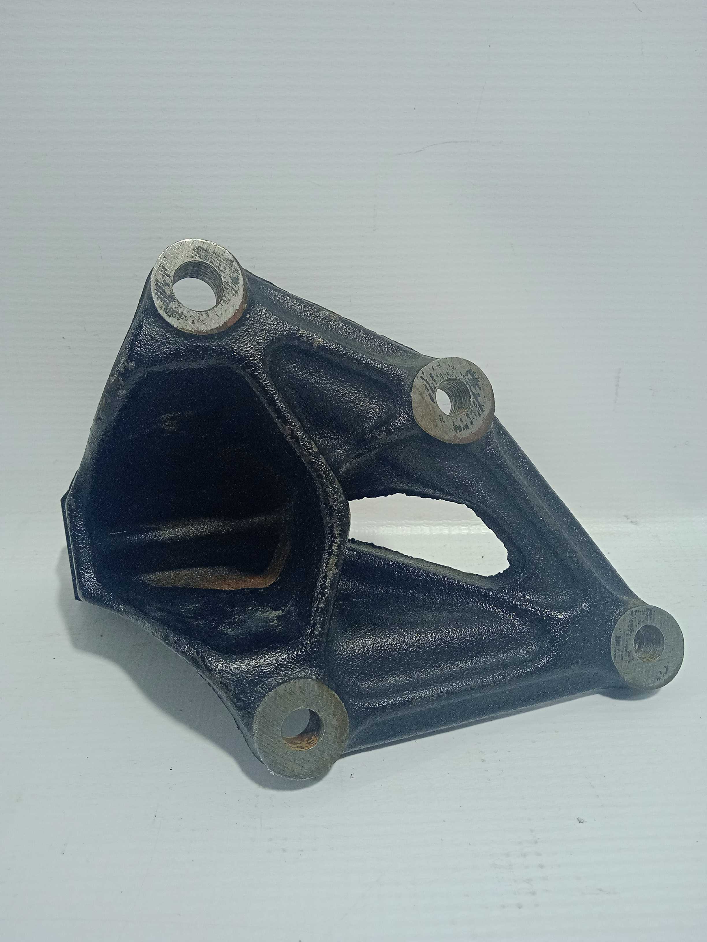 Suporte Inferior Da Bomba Hidraulica Toyota Corolla 99 1.8 3