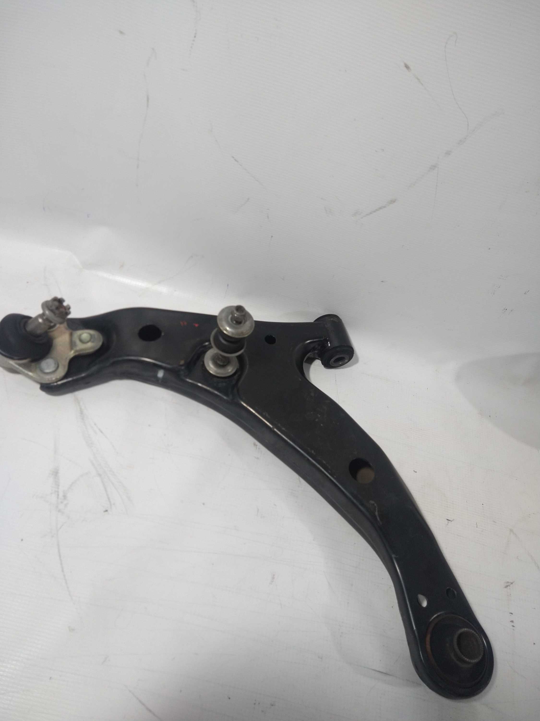 Bandeja Balança Diant.esq.toyota Corolla G6 99/00