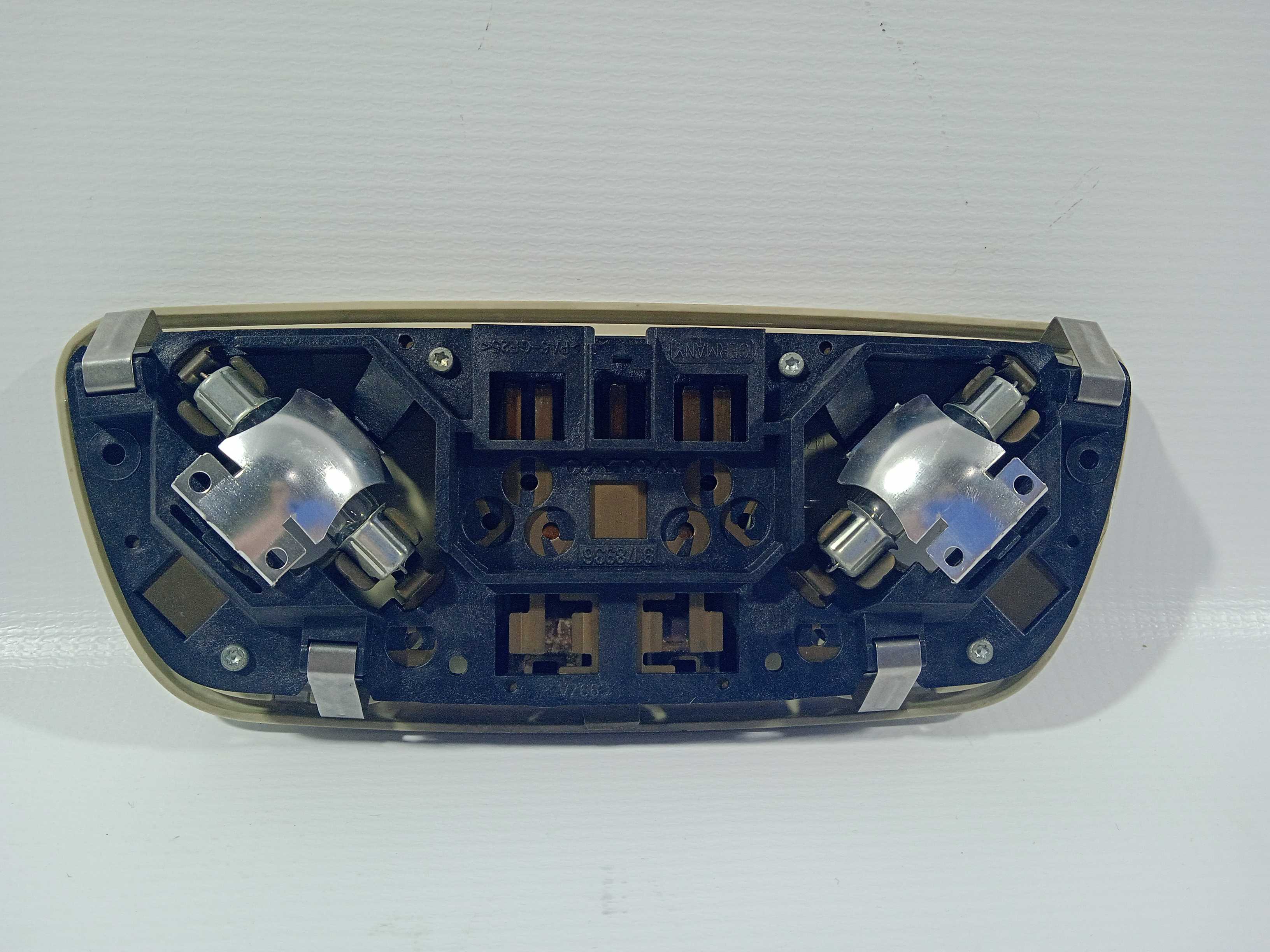 Luz Cortesia Teto Tras Volvo Xc90 2010 Usado Original 3