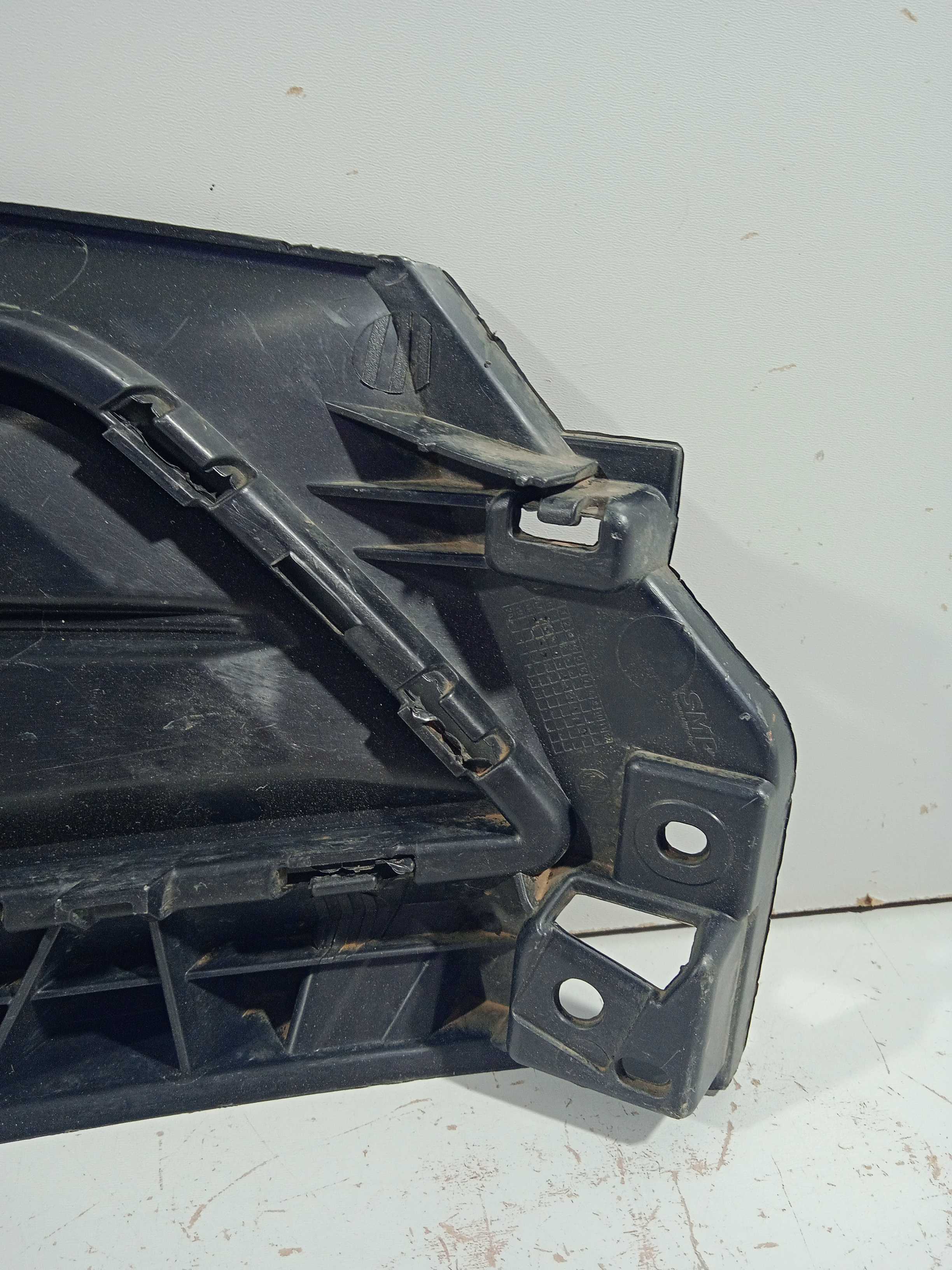 Grade Farol Milha L/e Vw Polo Msi 2018 Usado Original 6