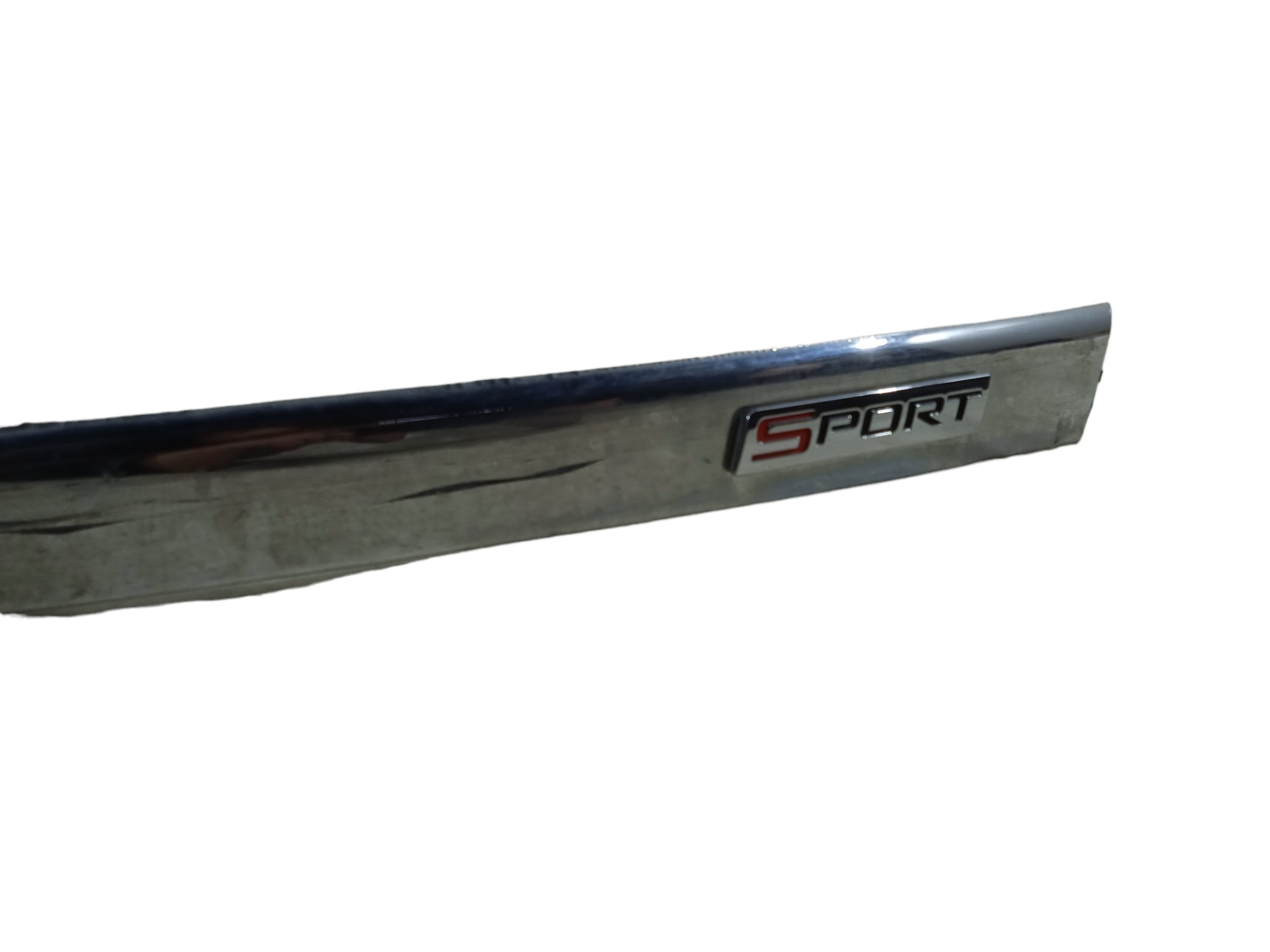 Friso Da Tampa Traseira Chevrolet Captiva 2.4 2012 Usado  Cinza
