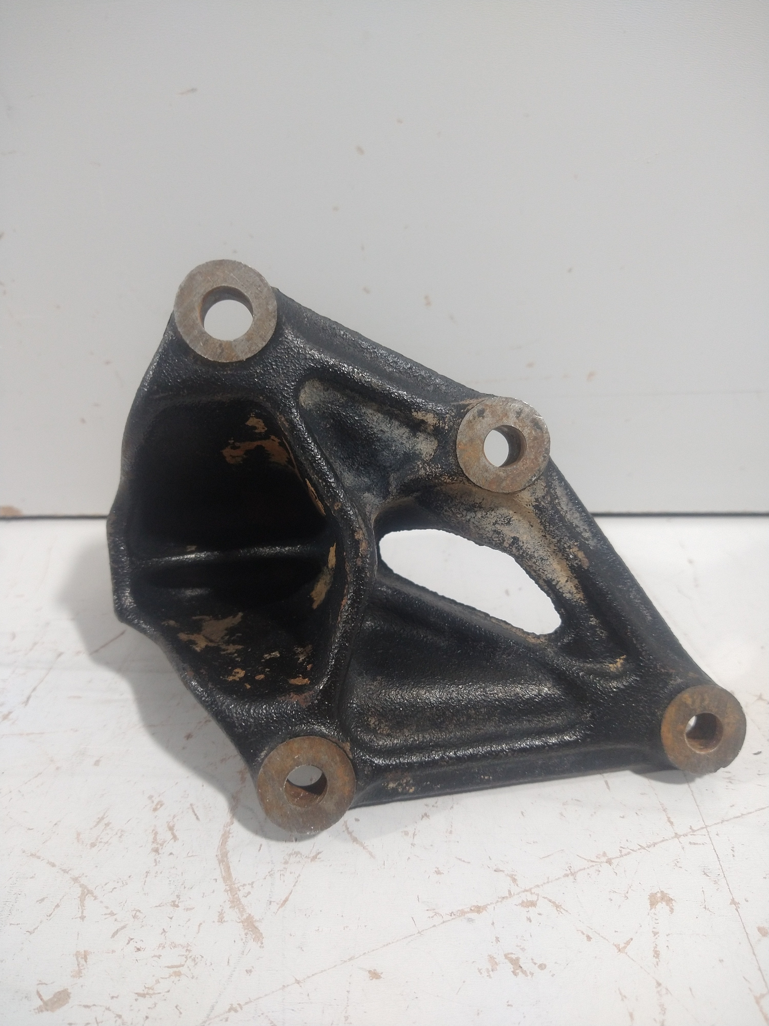 Suporte Inferior Da Bomba Hidráulica Corolla 00 1.8 Usado 5