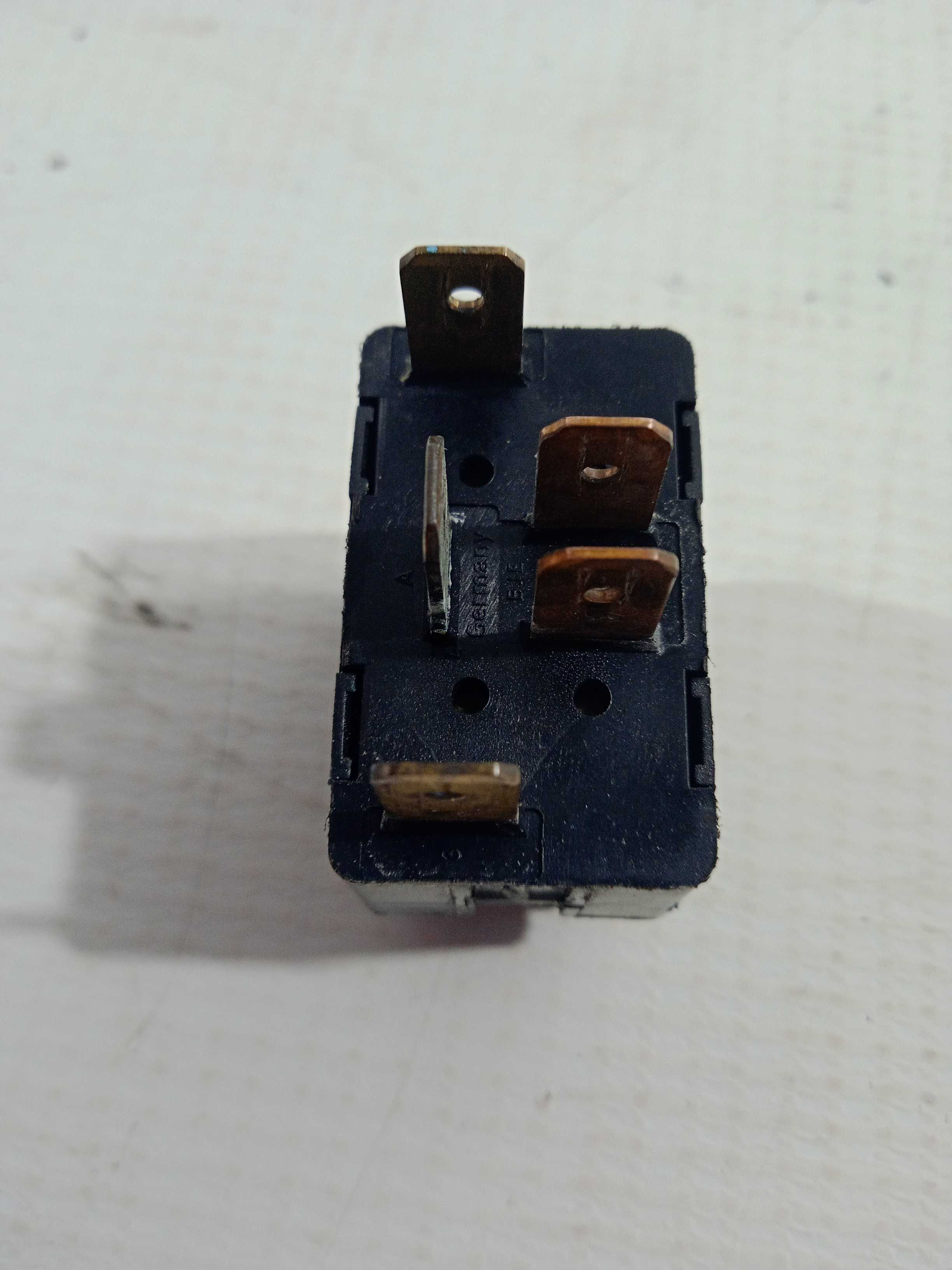 Botão Do Vidro Elétrico T/d Da Audi A4 2001 4d0959855