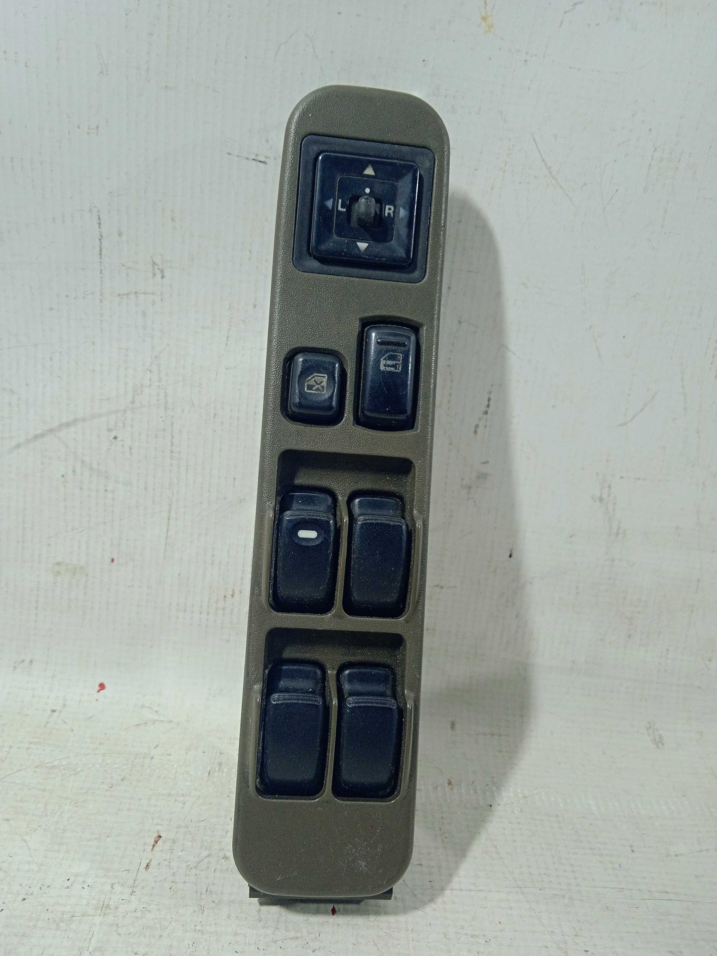 Moldura C/botões Vidro Elétrico Diant Direito Pajero 99 Usad Preto