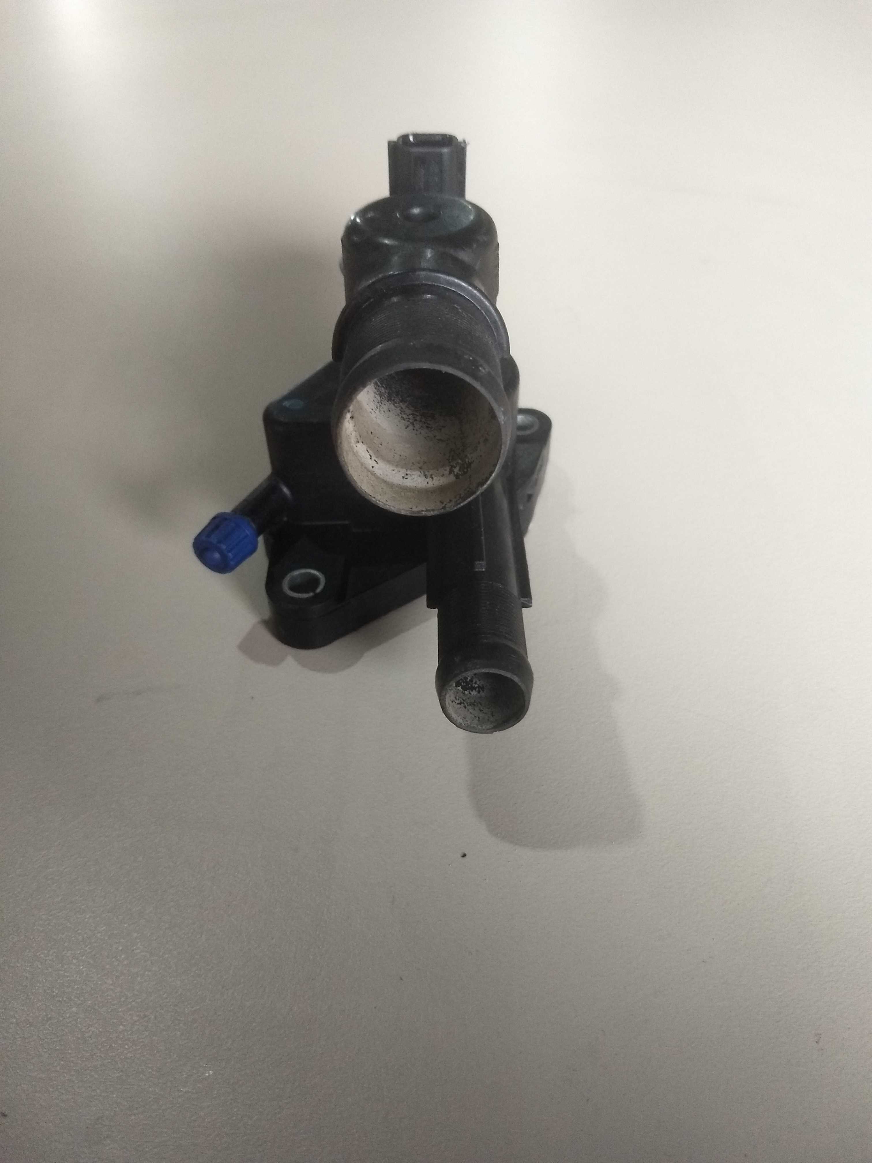 Carcaça C/válvula Termostática  Sandero 1.0 3c Usado