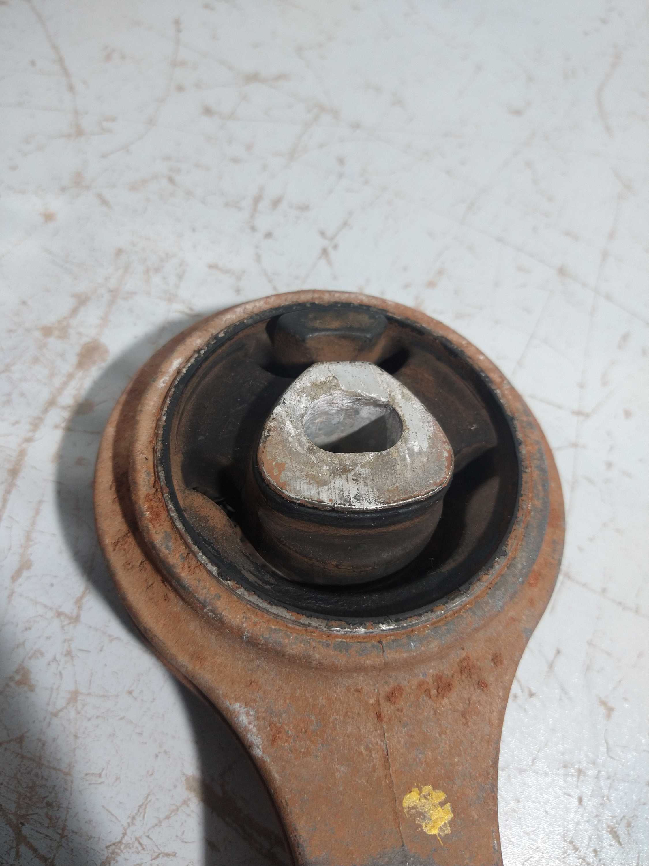 Coxim Motor Inferior Uno Vivace 1.0 8v Usado Original 4