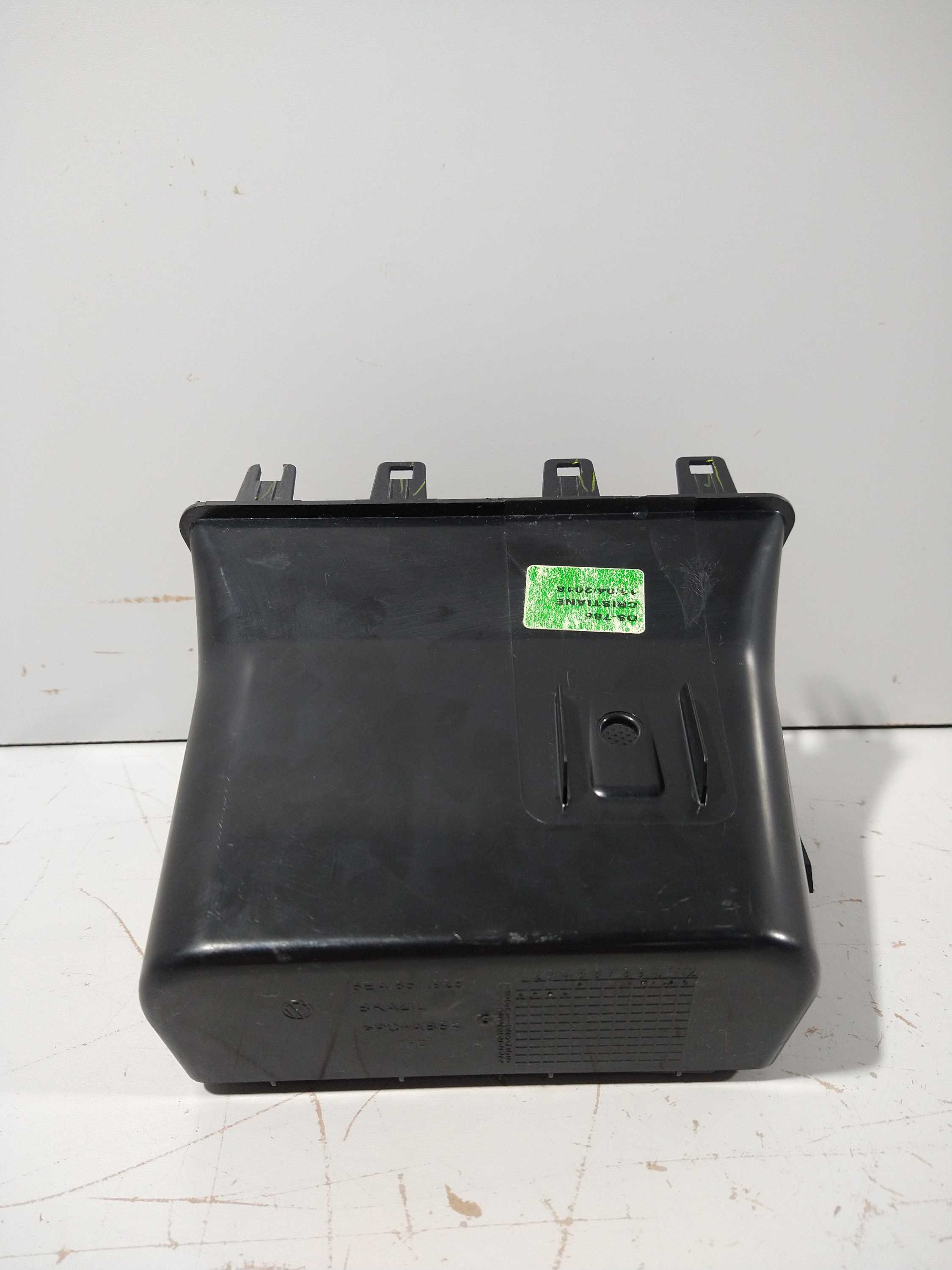 Porta Treco Dianteiro Console Central Vw Polo Msi 2018 Usado 2