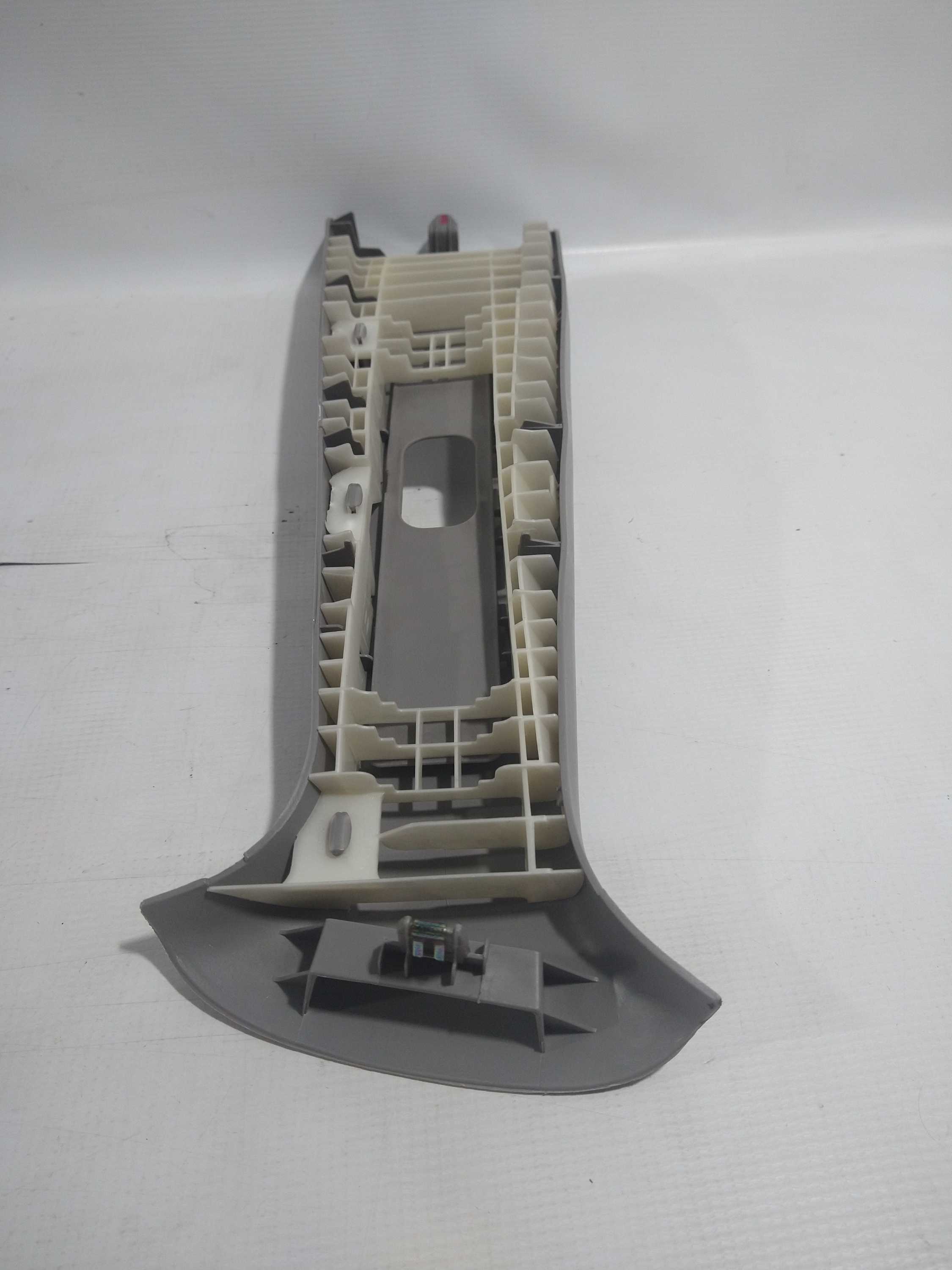 Moldura Superior Lado Direito Cinto Corolla 3