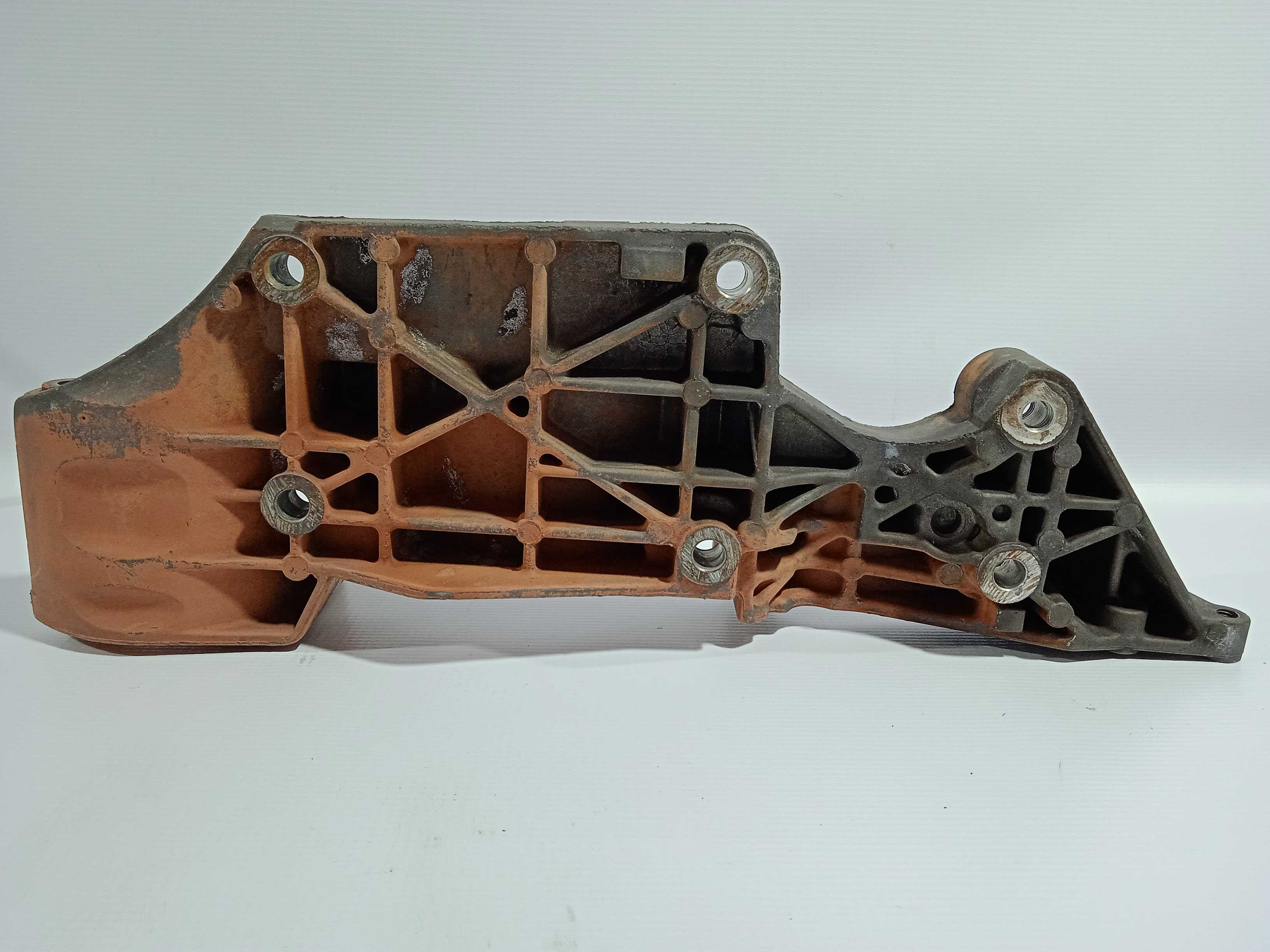Suporte Alternador Vw Bora 2008 2.0 8v Usado Original 3