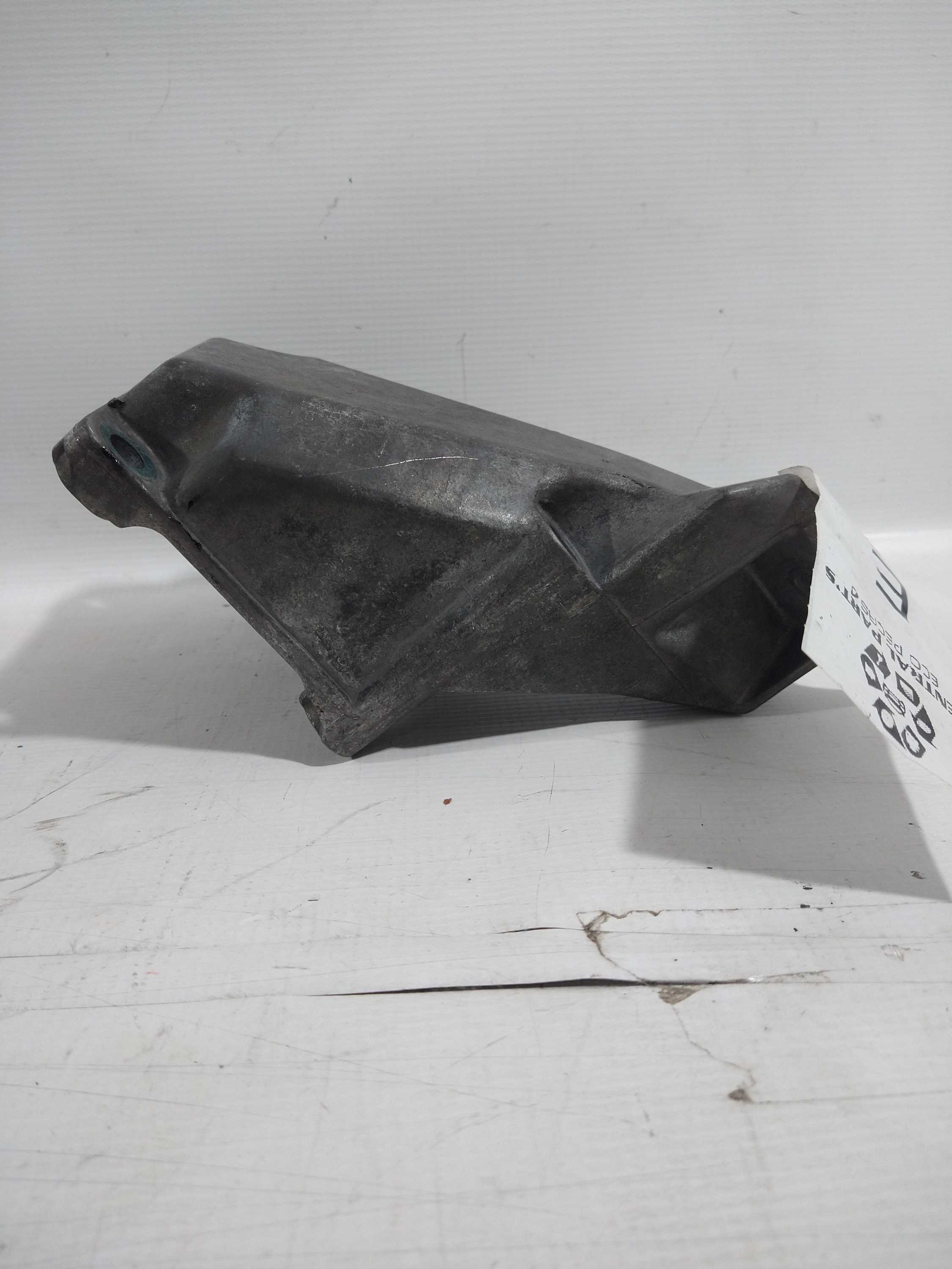 Suporte Coxim Lado Esquerdo Motor Audi A4 2.4 V6 2001  Usado