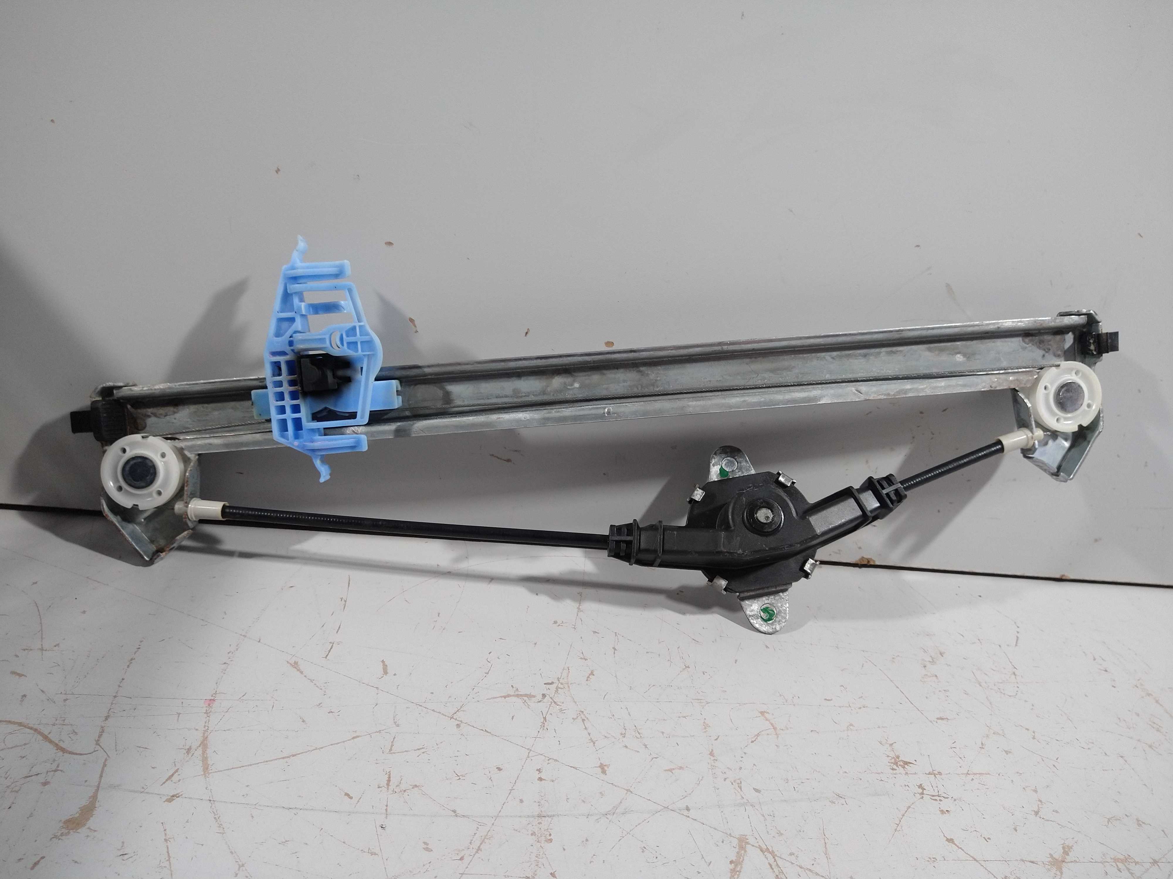 Maquina Vidro Manual Traseira L/d Uno Vivace/attractive 4
