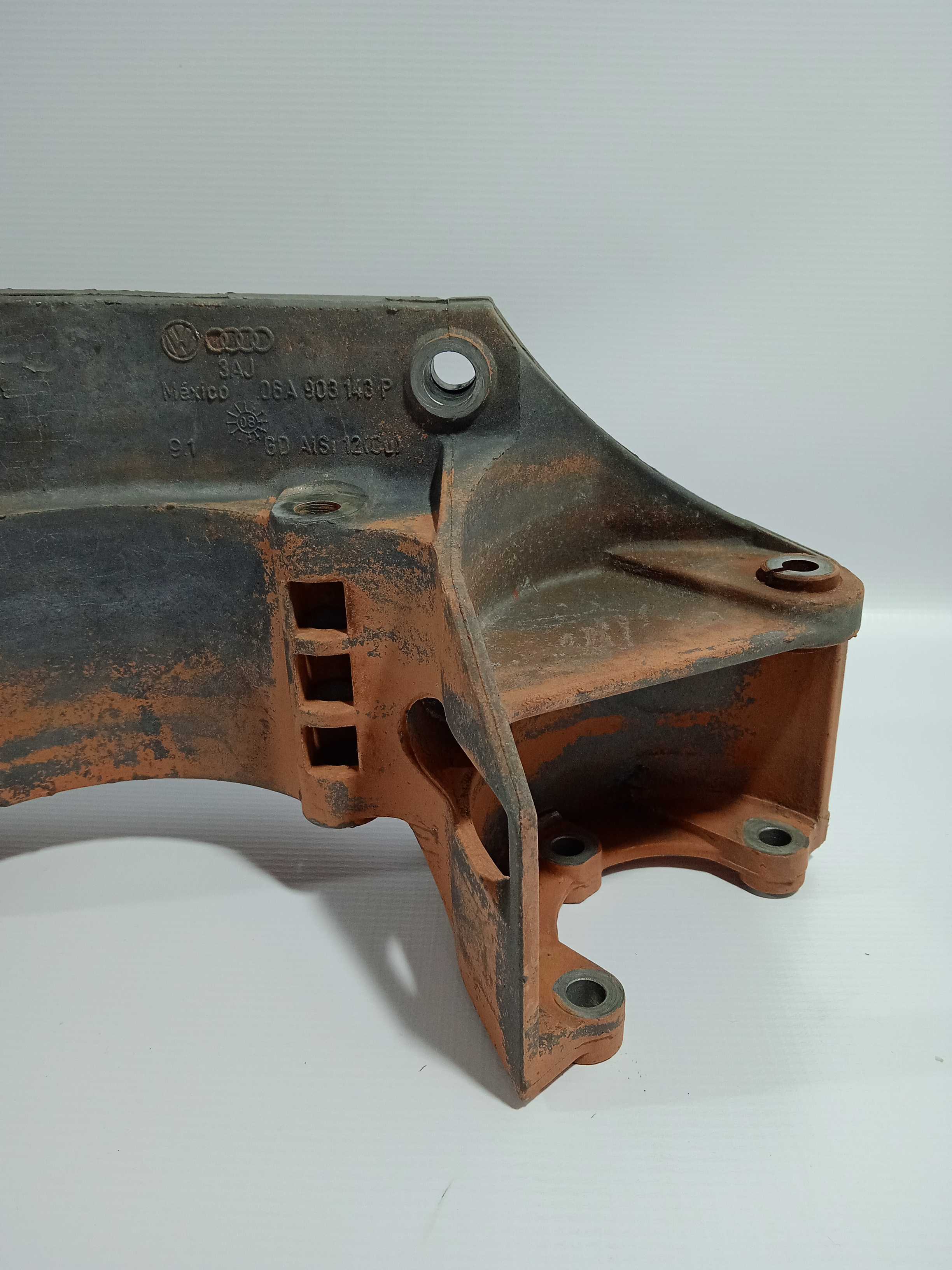 Suporte Alternador Vw Bora 2008 2.0 8v Usado Original 2