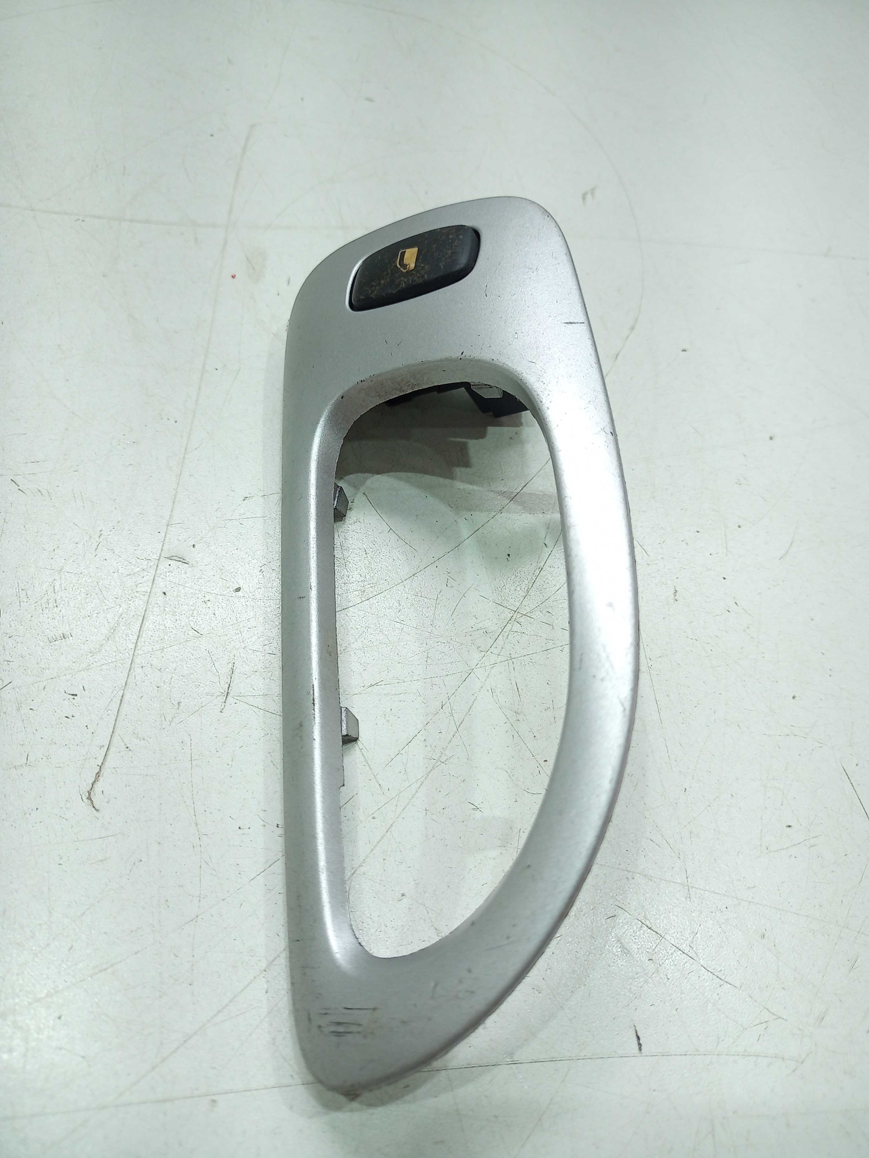 Moldura Com Botão Vidro Traseiro Esquerdo Peugeot 307 2