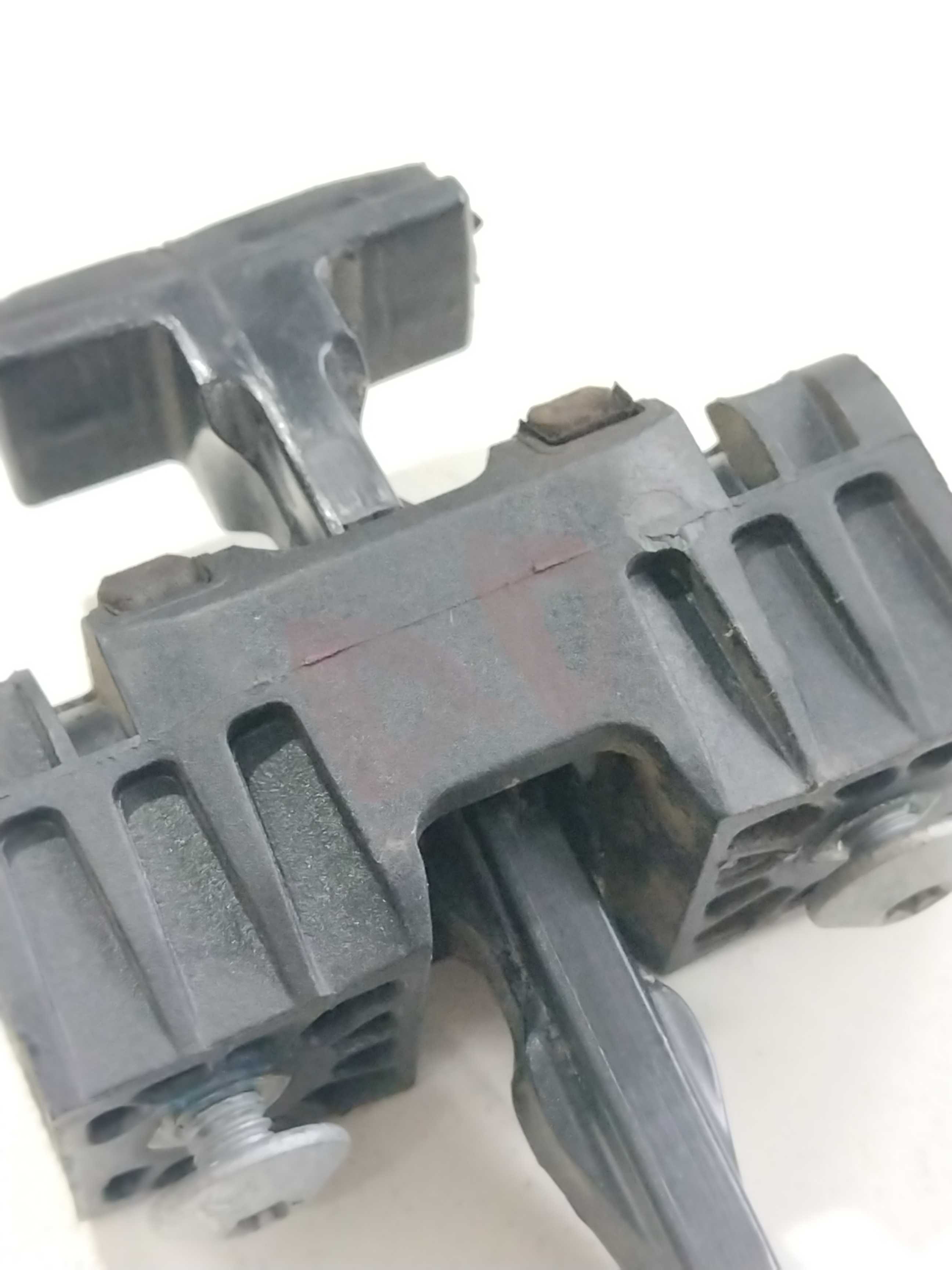 Limitador Porta Diant Direito Saveiro 2018 Orig 5u3837249 2