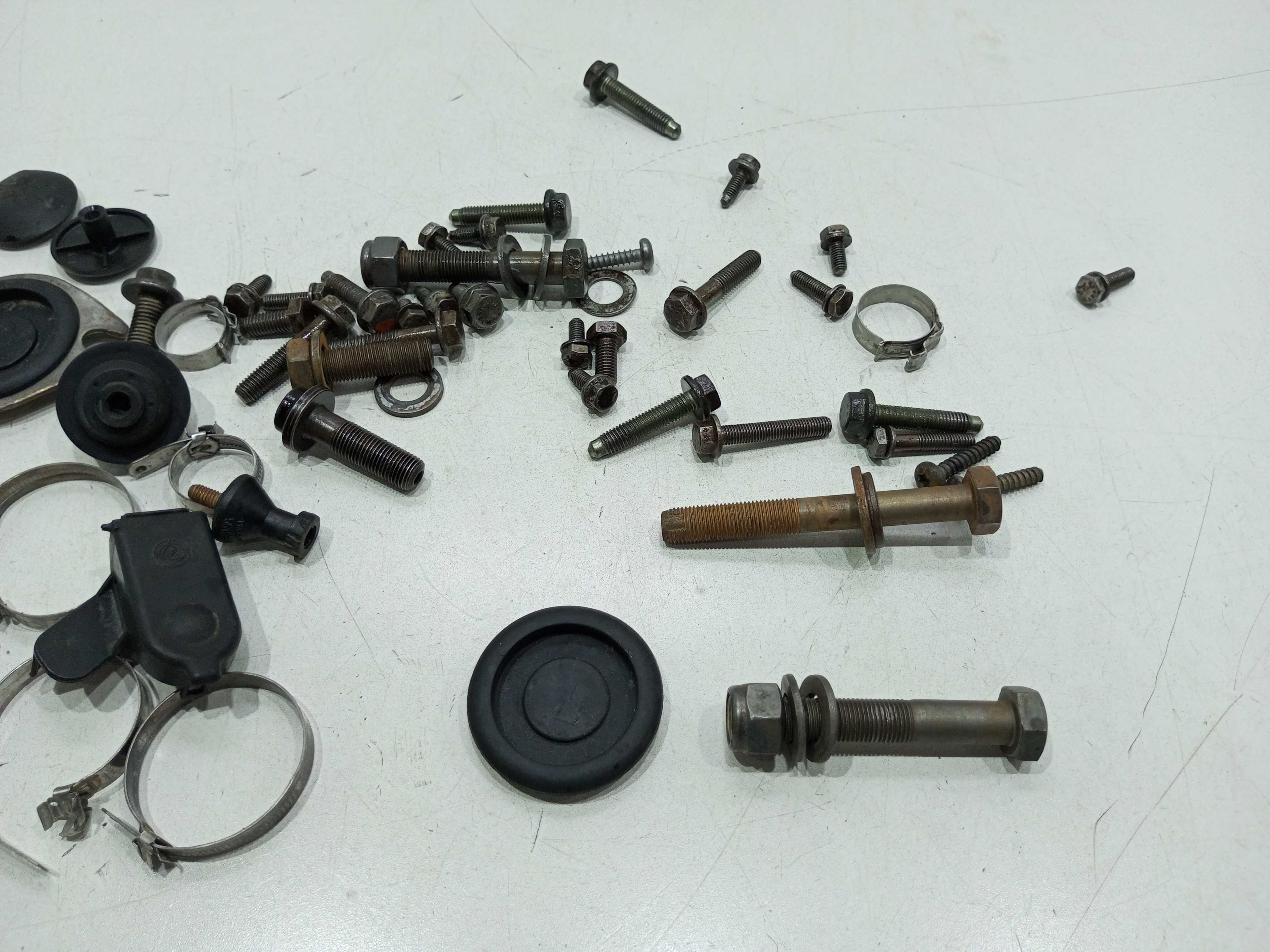 Parafusos Avulsos Strada 1.4 2022 Endurance 3