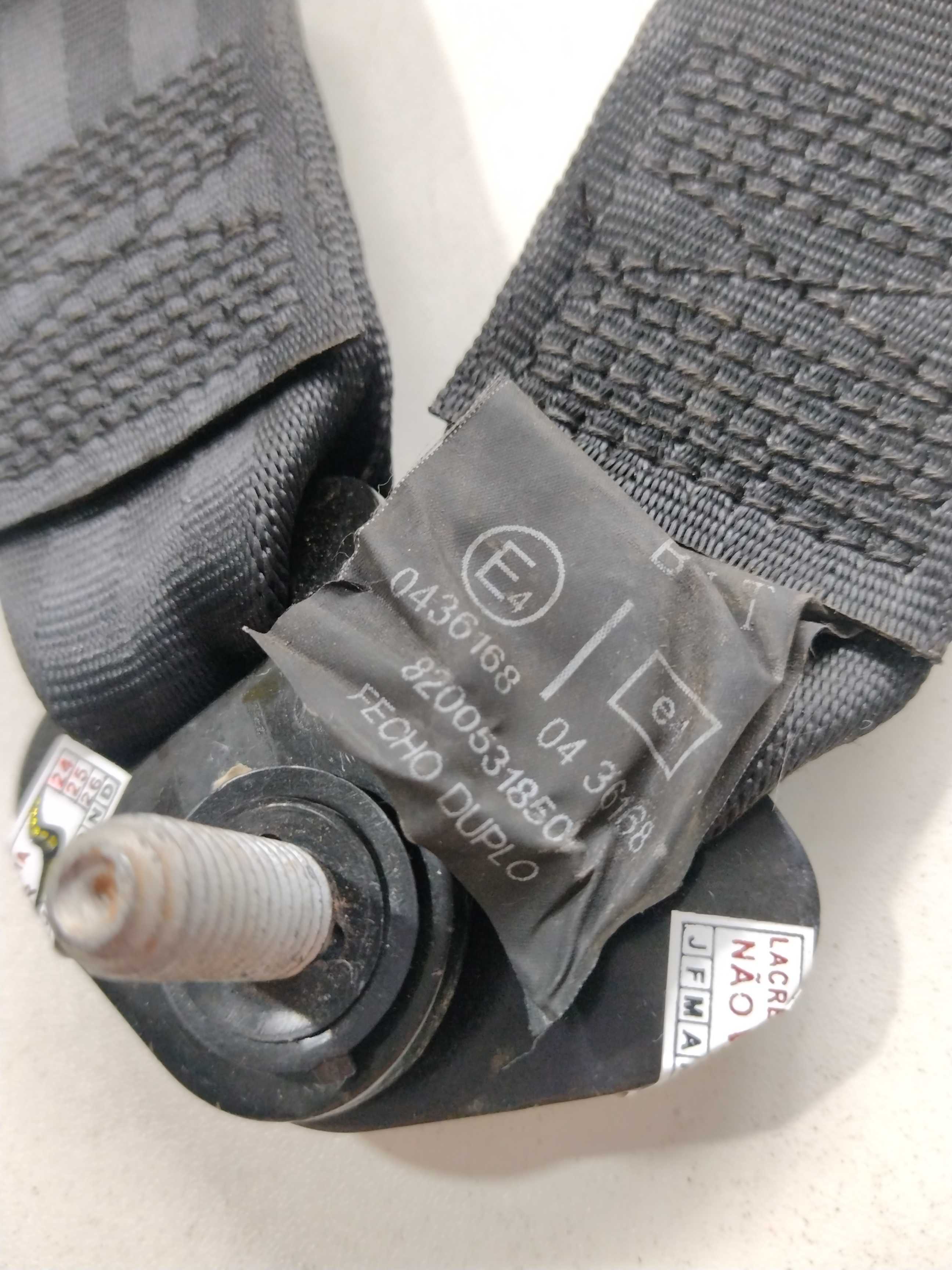 Engate Cinto Segurança Tras Meio Sandero 2013 8200531850 4